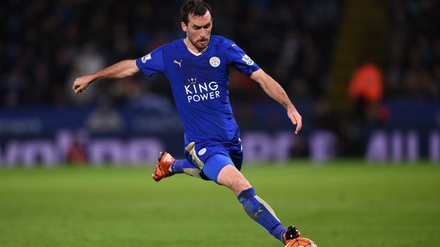 
                <strong>Christian Fuchs</strong><br>
                Linker Verteidiger - Christian Fuchs: Ein guter Freund von Lewis Holtby ist Christian Fuchs, der mit Leicester City aktuell nach dem Titel in der Premier League greift. In Mainz spielte Holtby eine Saison mit dem Österreicher zusammen und hat heute noch engen Kontakt zu ihm.
              