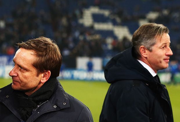 
                <strong>FC Schalke - FC Basel 2:0</strong><br>
                Ein Bild mit Symbolcharakter? Schalke-Coach Jens Keller steht vor dem Spiel gegen den FC Basel mächtig unter Druck. Will er seinen Job behalten, muss er wohl gewinnen und ins Achtelfinale der Champions League einziehen 
              