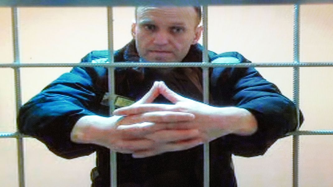 Der russische Oppositionsführer und Kreml-Kritiker Alexej Nawalny wurde am Freitag, den 4. August zu 19 Jahren Straflager verurteilt.