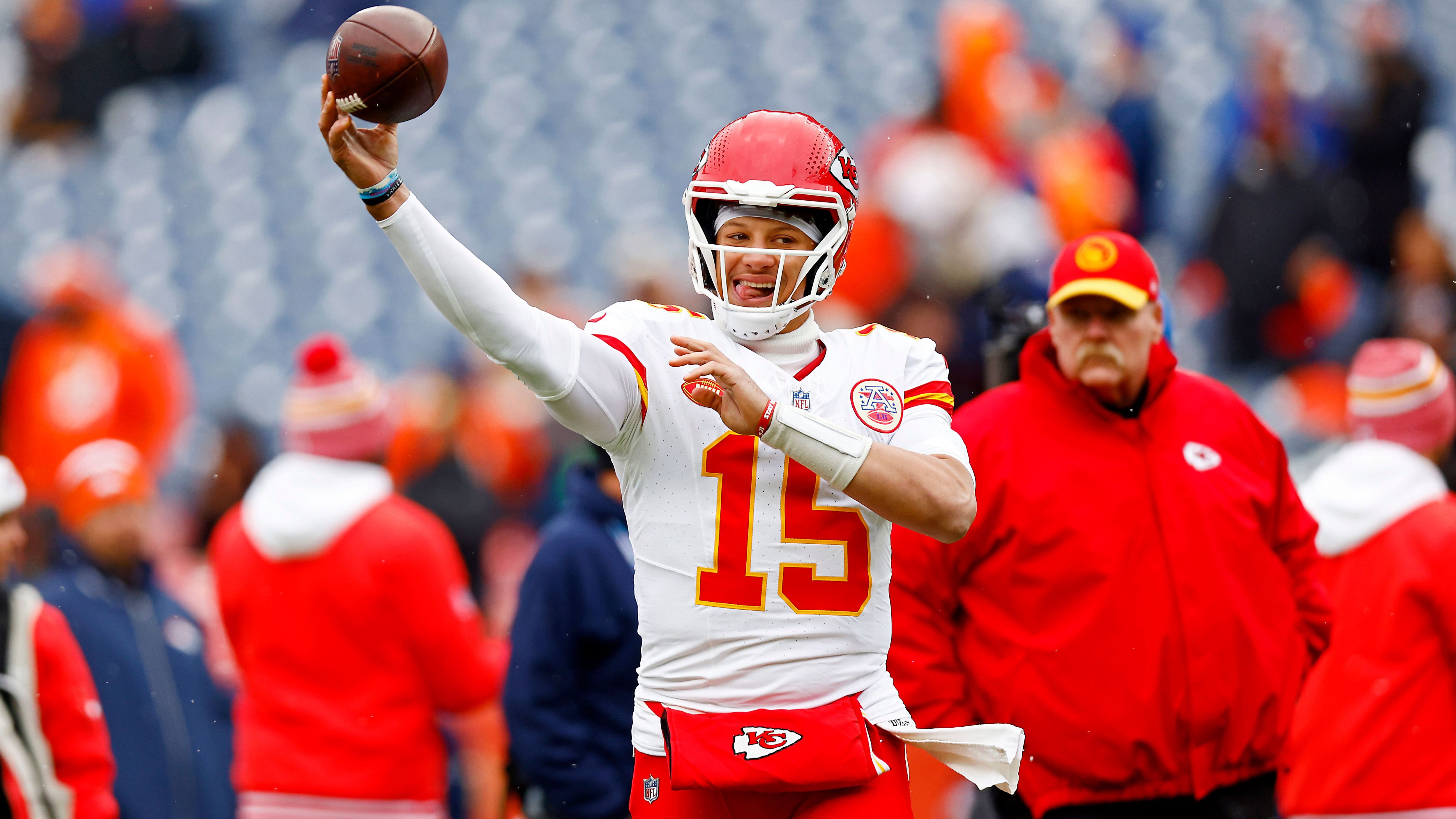 <strong></strong><strong>Touchdown/Interception Rate</strong><br>1. Lamar Jackson: 3,39 Touchdown/Interception Rate<br>2. Patrick Mahomes (im Bild): 3,31 Touchdown/Interception Rate<br>3. Russell Wilson: 3,15 Touchdown/Interception Rate