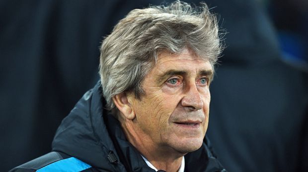 
                <strong>Manchester City - 13 Trainer</strong><br>
                Manchester City - 13 Trainer: Ähnlich wie Paris, so werden auch die Engländer mit Geld aus der arabischen Welt massiv unterstützt. Mit den steigenden Ausgaben stiegen natürlich die Erwartungen - nicht zuletzt an die Trainer. Obwohl insgesamt 13 unterschiedliche Trainer seit 1996 auf der City-Bank saßen, sind die arabischen Geldgeber geduldig. Denn unter ihrer Regentschaft gab es erst einen Trainerwechsel. Manuel Pellegrini übernahm von Roberto Mancini. Assistent Brian Kidd war mit zwei Spielen in der Verantwortung nur eine ganz kurze Übergangslösung.
              