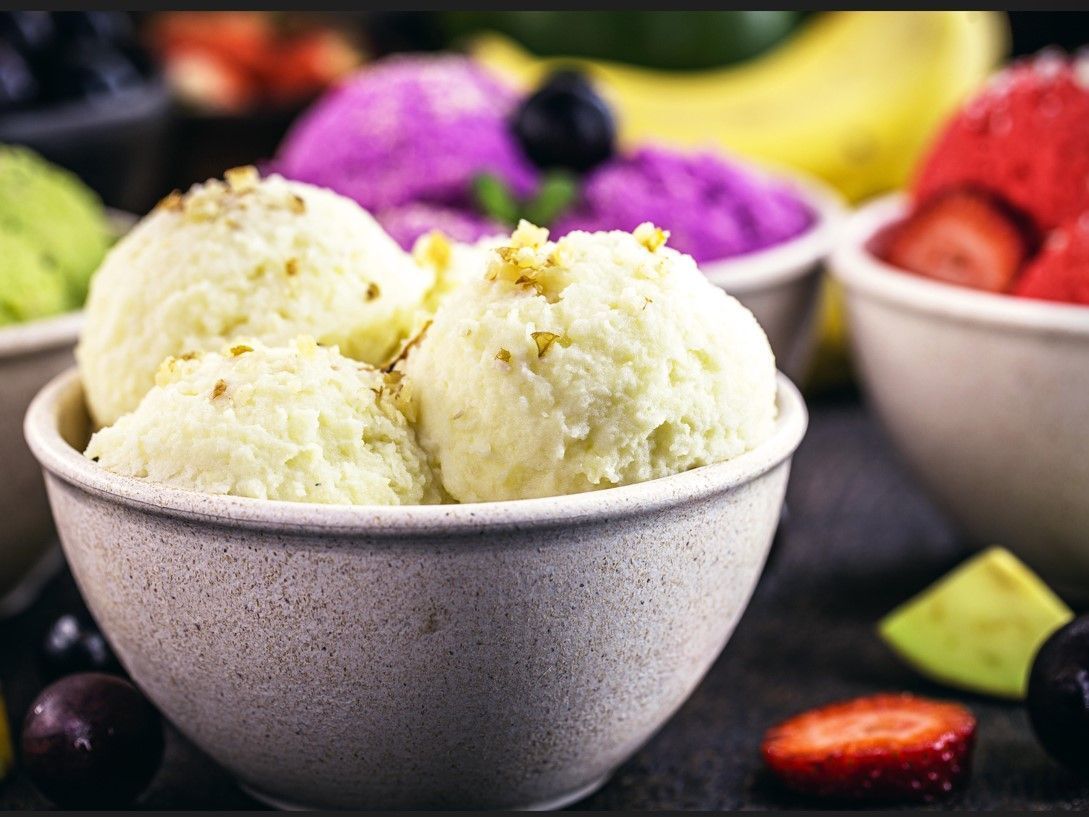 Veganes Eis ganz einfach selbst machen: Dafür brauchst du nur 4 Zutaten.