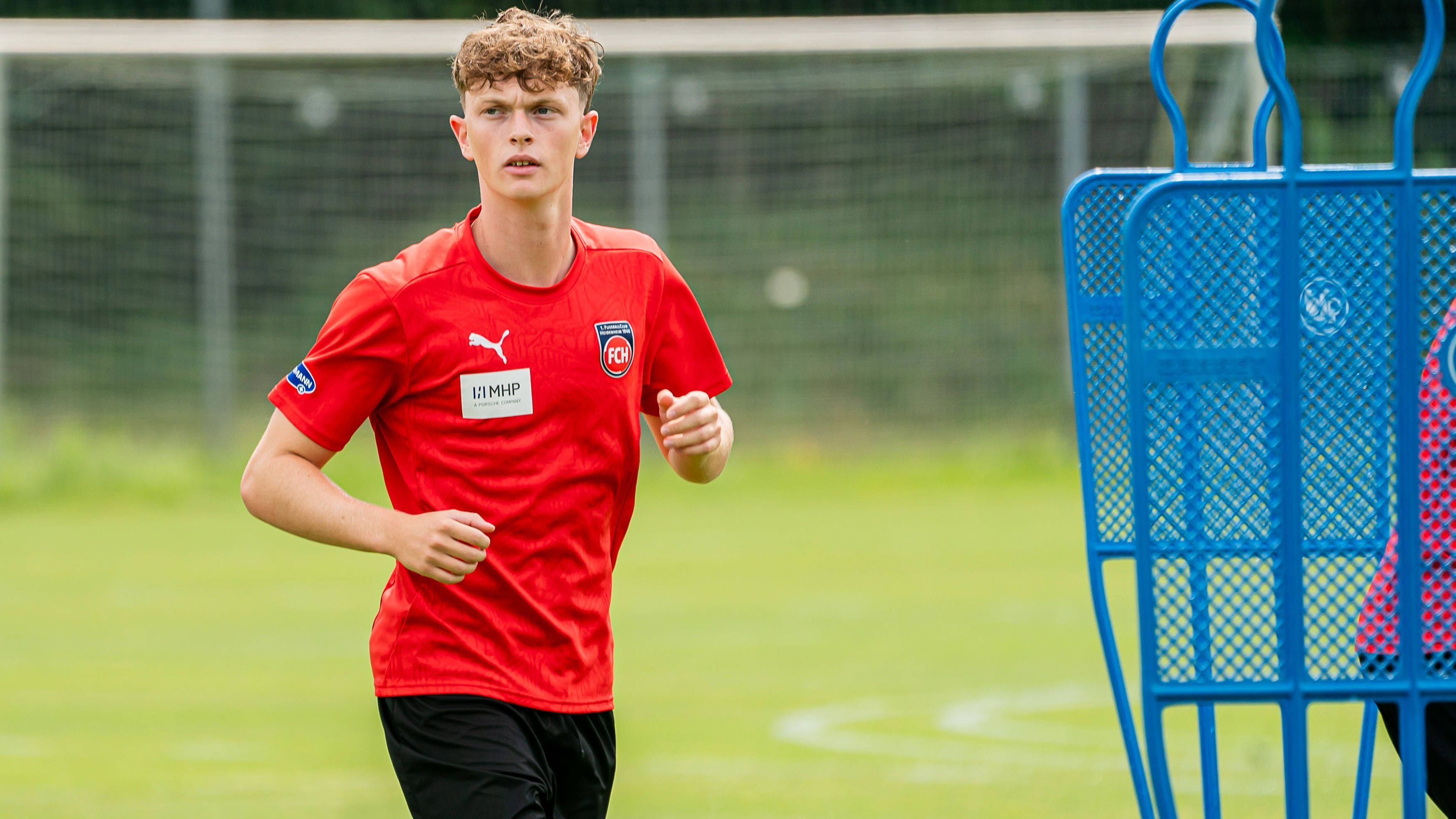 <strong>Paul Wanner (1. FC Heidenheim)</strong><br>Nach der Leihe in der Vorsaison zum Zweitligisten Elversberg soll sich Bayern-Talent Paul Wanner nun in der Bundesliga beweisen. Heidenheim bekam den Zuschlag beim hochtalentierten Mittelfeldspieler, der in München noch einen Vertrag bis 2027 hat. Der 18-Jährige überzeugte in der Vorsaison in Elversberg mit sechs Toren und drei Vorlagen bei 28 Einsätzen.