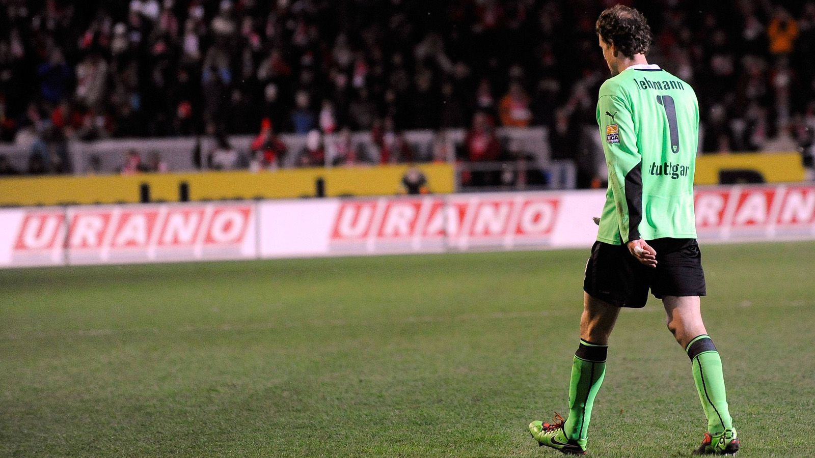 
                <strong>Jens Lehmann - 7 Rote Karten</strong><br>
                Nationalspieler, Skandalprofi, Rotsünder - Jens Lehmann war während seiner aktiven Laufbahn oft ein streitbarer Charakter - aber auch ein guter Torhüter. Mit sieben Platzverweisen als Keeper ist ihm der Platz in dieser Elf natürlich sicher.
              
