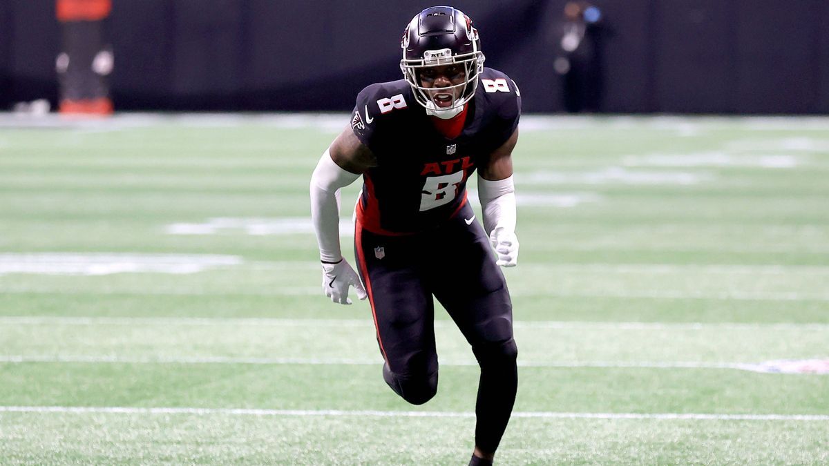 ATLANTA, GA - DECEMBER 01: Atlanta Falcons tight end Kyle Pitts 8 during the Sunday afternoon NFL, American Football Herren, USA football game between the Atlanta Falcons and the Los Angeles Charge...