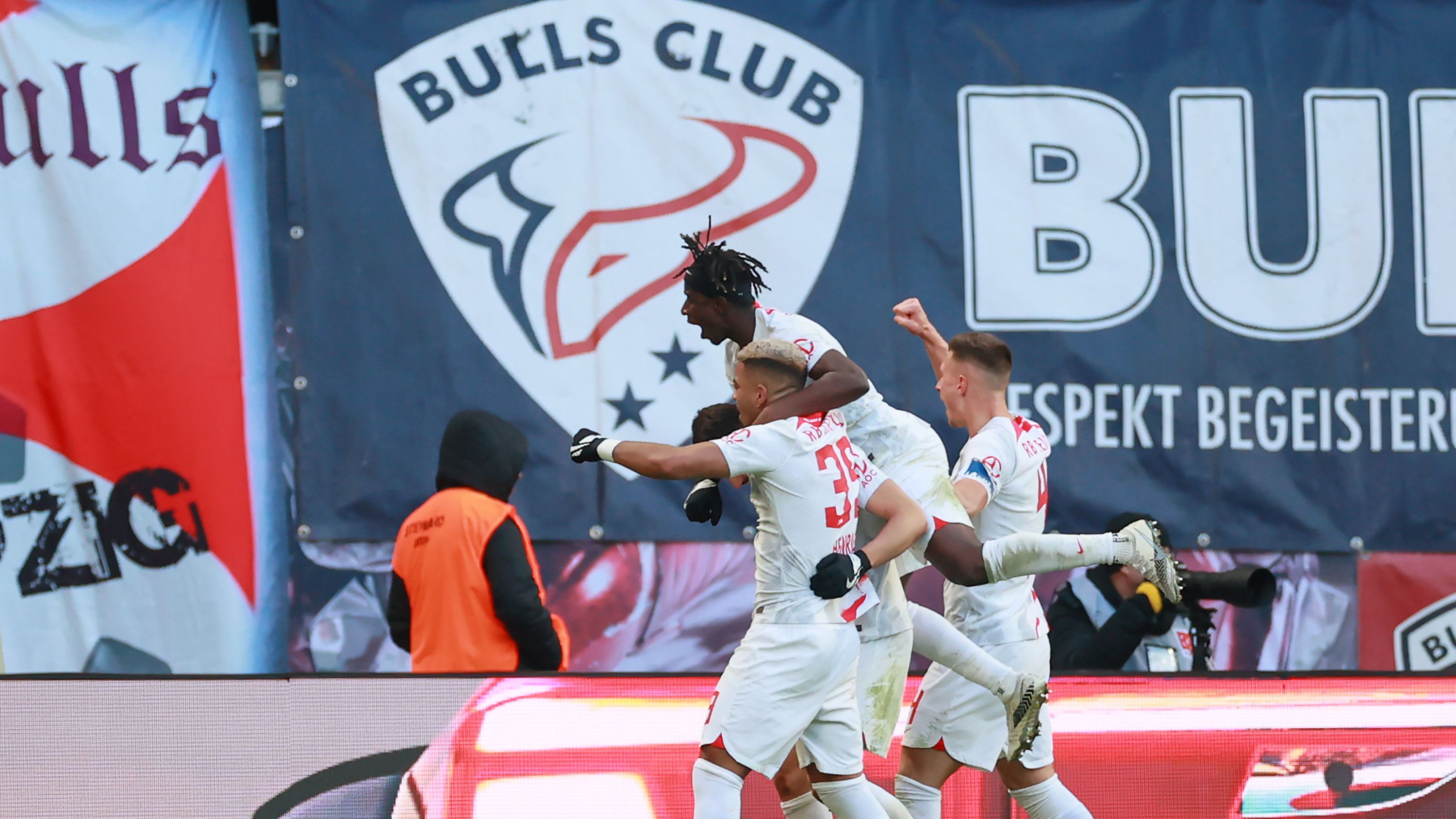 <strong>Rang 4: RB Leipzig</strong><br>228 Euro für eine Stehplatz-Dauerkarte.<br>Sitzplatz-Dauerkarte: 331 Euro bis 924 Euro.
