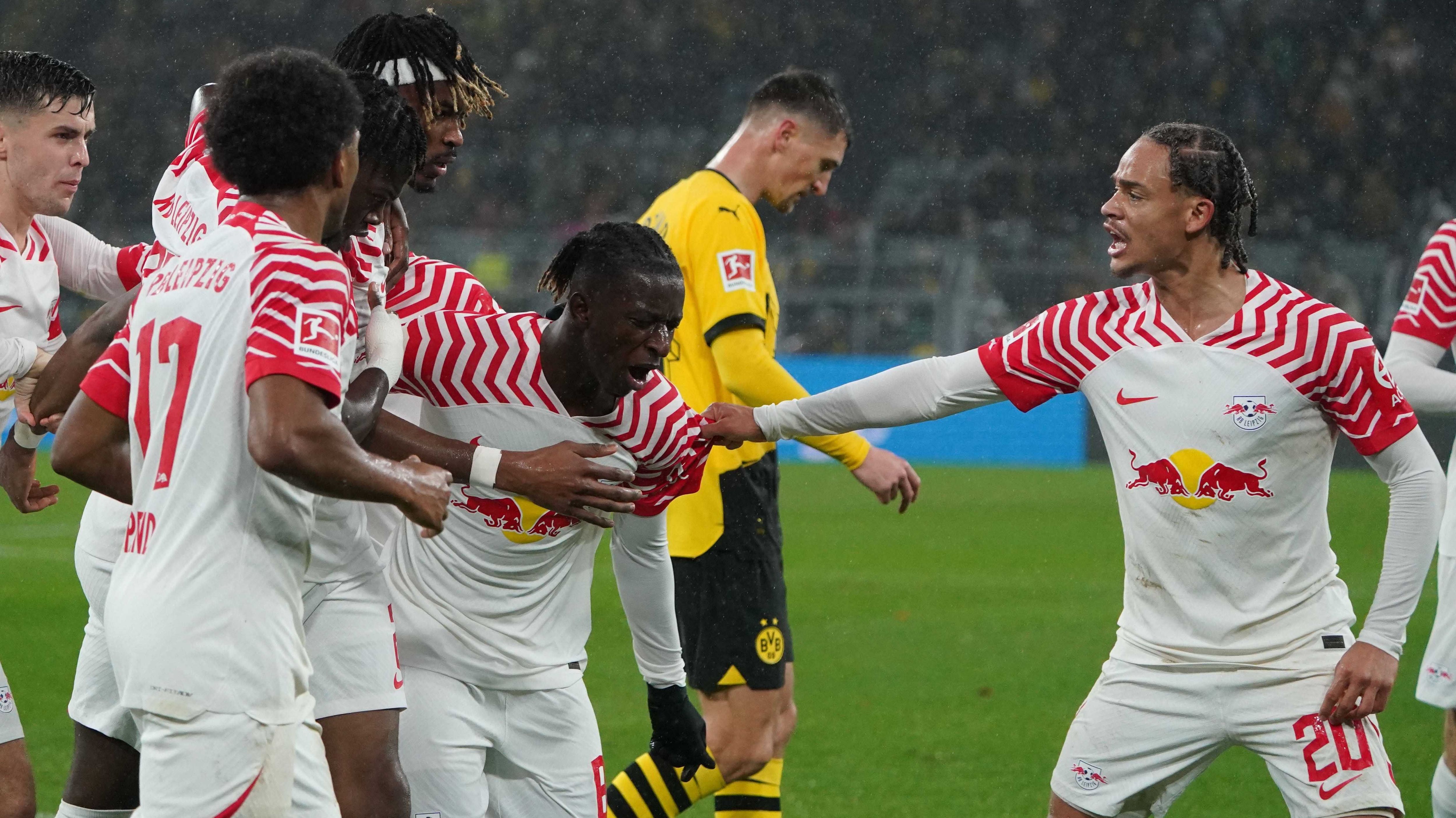 <strong>Borussia Dortmund vs. RB Leipzig: Die Noten zum Bundesliga-Topspiel</strong><br>RB Leipzig hat am 14. Spieltag nach Platzverweis gegen Mats Hummels in langer Überzahl mit 3:2 gegen Dortmund gewonnen. <strong><em>ran</em></strong> zeigt die Noten zum Spitzenspiel zwischen dem BVB und den Sachsen.