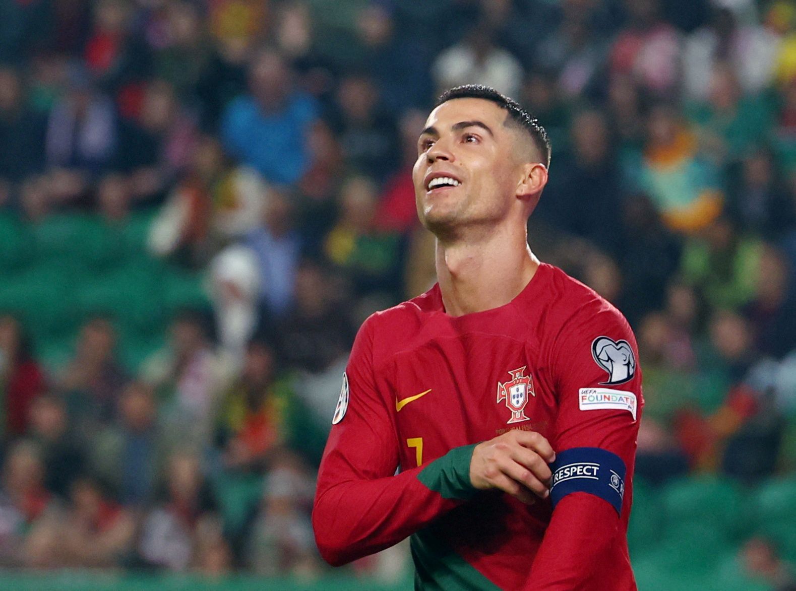 Platz 1: Cristiano Ronaldo - 14 Tore. Der Megastar führt die Liste mit großem Abstand an. Er spielt in diesem Jahr seine sechste EM. Seit 2004 war er bei den letzten fünf Europameisterschaften immer mit Portugal dabei.