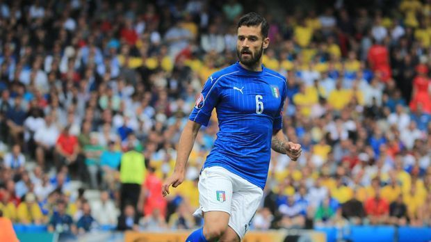 
                <strong>Antonio-Candreva</strong><br>
                Antonio Candreva: Bei Lazio Rom wurde Antonio Candreva zu einer unberechenbaren Waffe. Neben seinem starken Antritt über die Außen, verfügt er auch über einen starken Abschluss. Seit 2013 erreicht er jährlich eine zweistellige Scorerpunkteanzahl. Candreva ist auf der rechten Außenbahn zu finden und spielte vor allem gegen Belgien und Schweden herausragend.
              