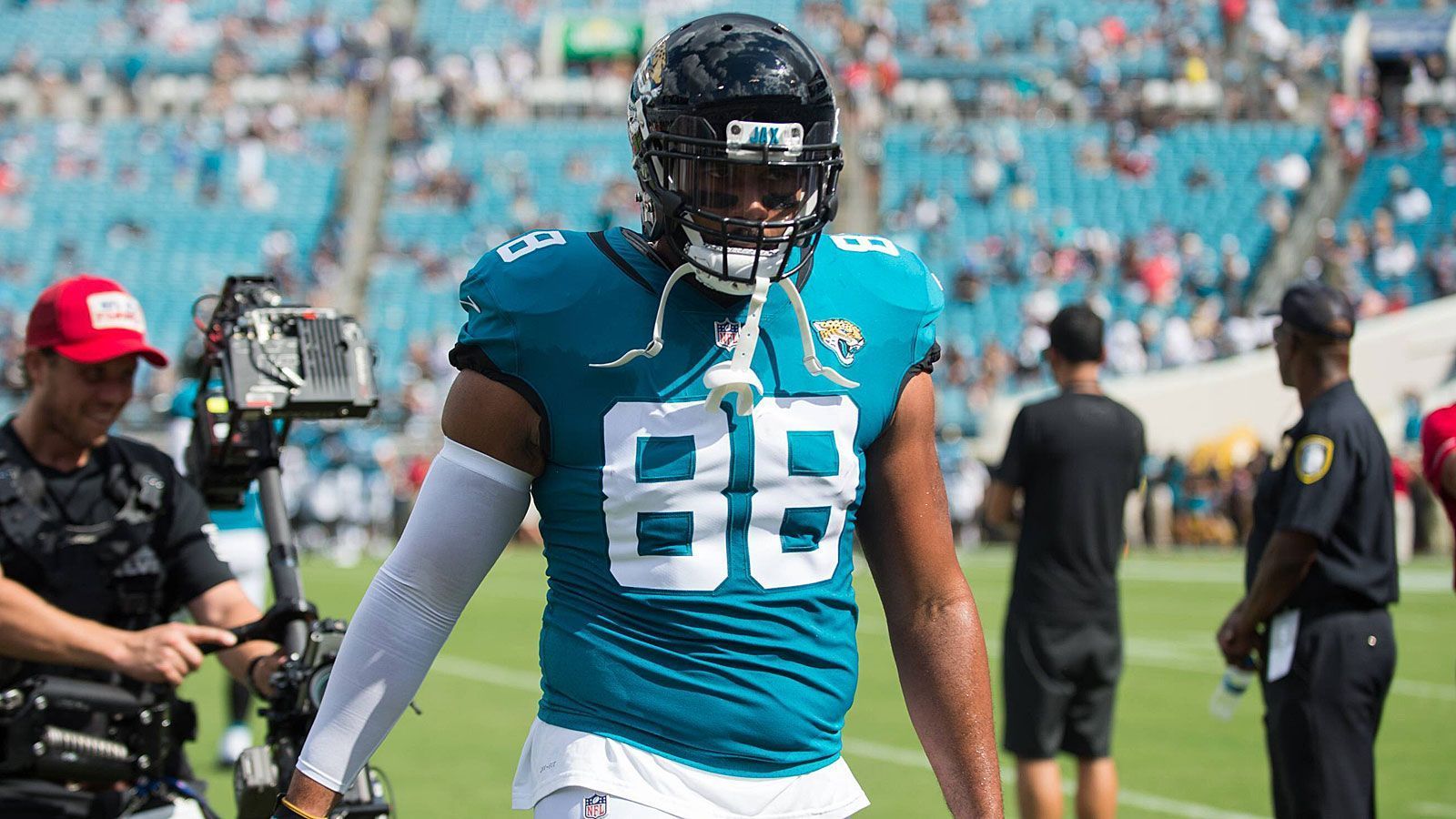 
                <strong>Austin Seferian-Jenkins</strong><br>
                Position: Tight EndVorheriger Klub: New England PatriotsIn der NFL seit: 2014Verdienst 2018: 4.406.250 Dollar (bei den Jacksonville Jaguars)
              