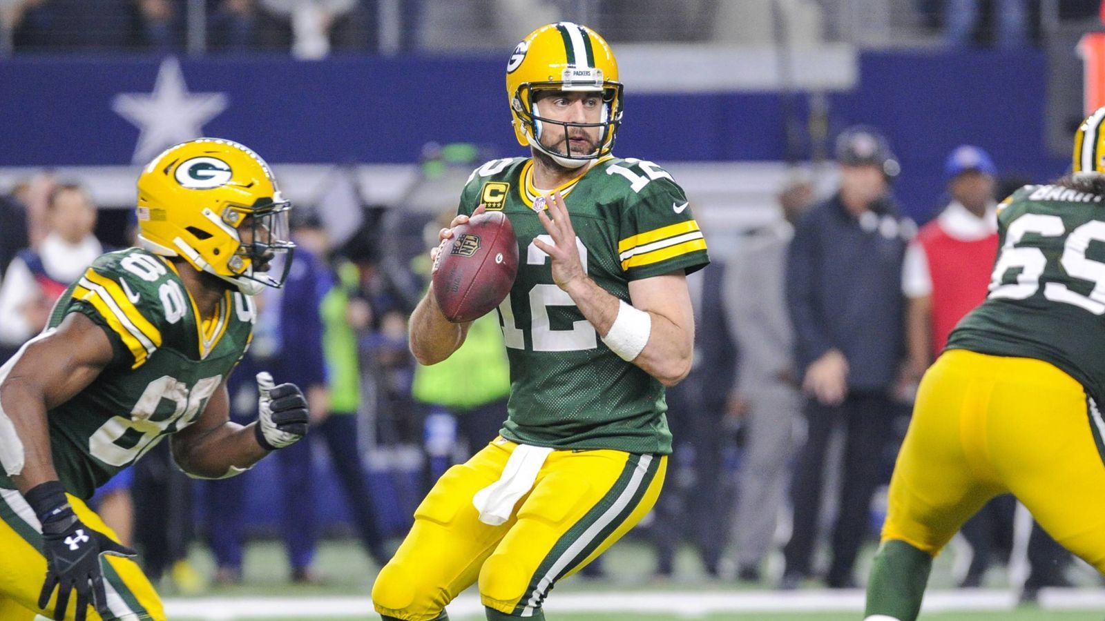 
                <strong>Aaron Rodgers: Die Details zum neuen Mega-Vertrag</strong><br>
                Wie Rapoport berichtet, erhält er bis zum Ende des Jahres 67 Millionen Dollar. Bis zum März 2019 sollen es bereits mehr als 80 Millionen Dollar sein.
              