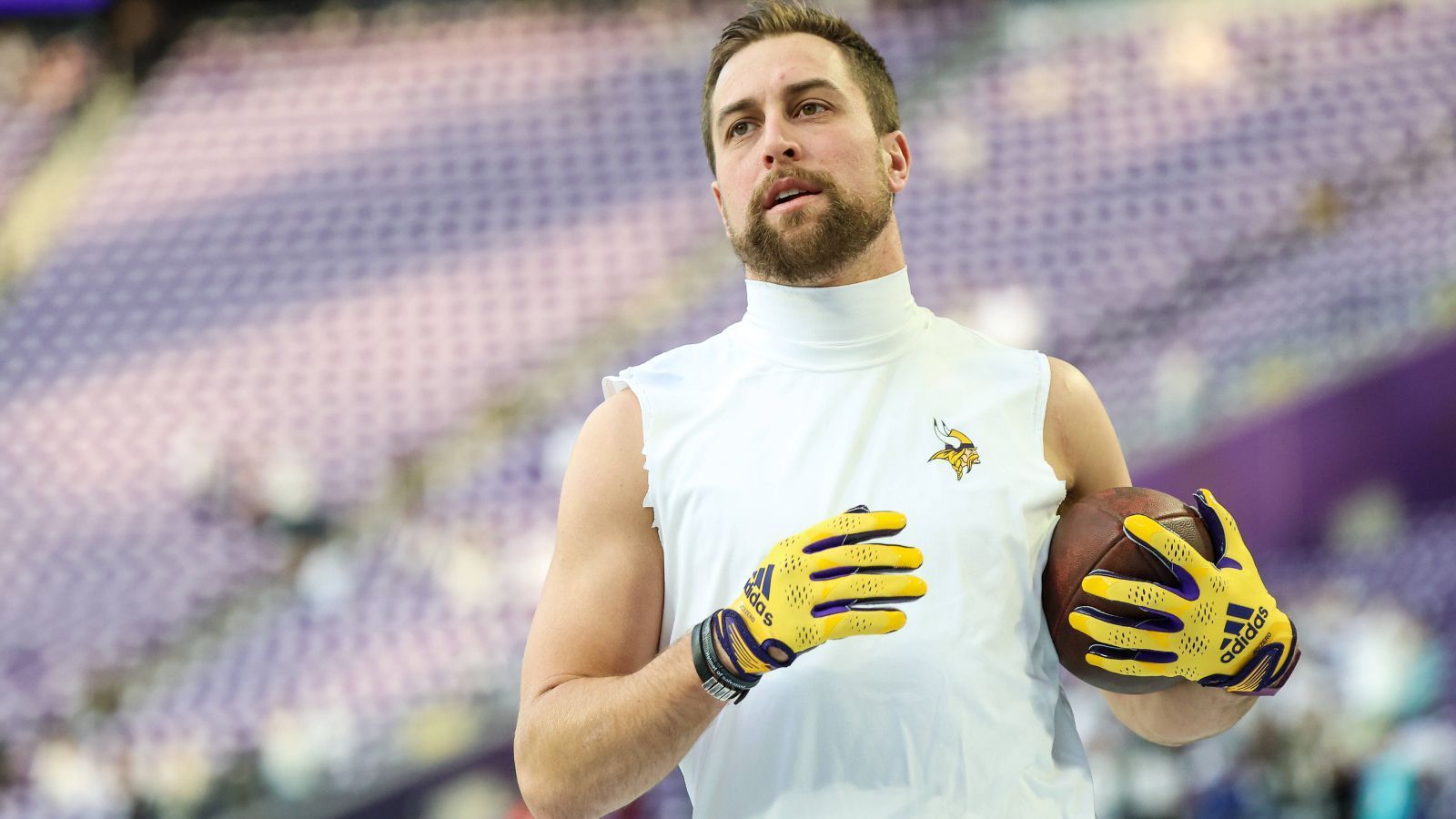 
                <strong>WR Adam Thielen (Carolina Panthers)</strong><br>
                Nach dem Abgang von D.J. Moore als Kompensation für den Trade auf die erste Stelle des NFL-Drafts 2023 haben die Carolina Panthers reagiert und Adam Thielen verpflichtet. Der Wide Receiver erhält einen Dreijahresvertrag über insgesamt 25 Millionen Dollar und soll dem zukünftigen Quarterback der Panthers als zuverlässige Anspielstation dienen. Zwar ging die Produktion von Thielen seit der Ankunft von Justin Jefferson bei den Minnesota Vikings runter, das Geld ist er aber immer noch wert. ran Note: 2
              