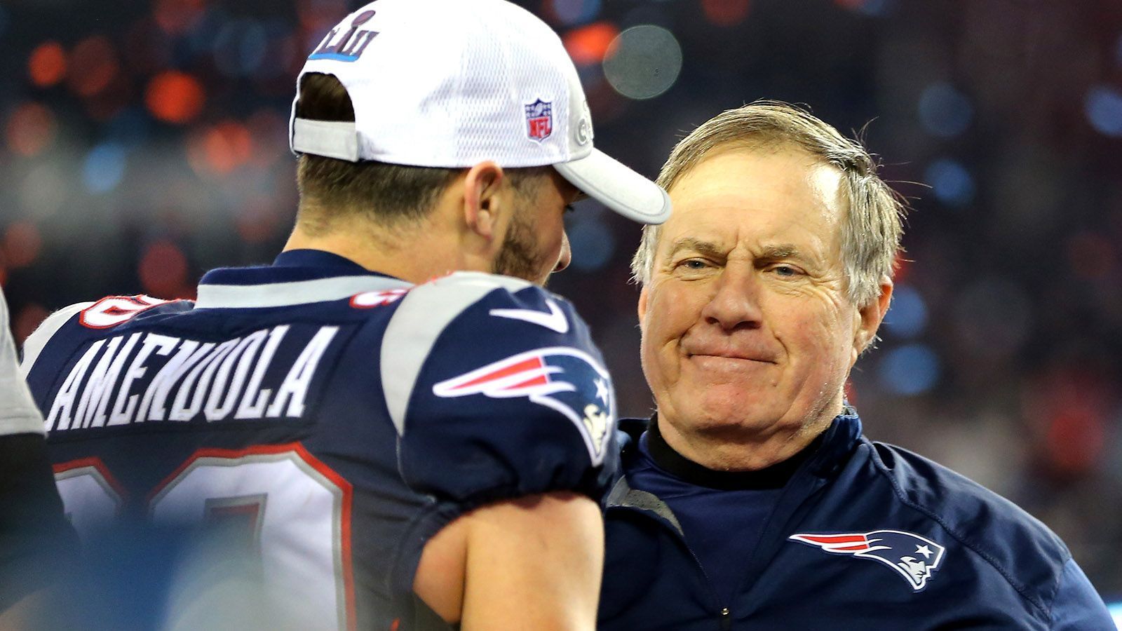 
                <strong>Patriots-Serie</strong><br>
                Die Patriots setzen eine unglaubliche Serie fort. Das Team um Coach Bill Belichick und Quarterback Tom Brady hat zum achten Mal in Folge das AFC Championship Game erreicht. Das Franchise baut damit seinen eigenen Rekord weiter aus. Die zweitbeste derartige Serie haben die Oakland Raiders inne, die zwischen 1973 und 1977 fünf Mal das Championship Game erreichten.
              