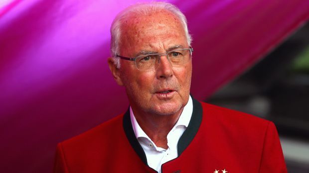 
                <strong>Franz Beckenbauer</strong><br>
                Profi beim FC Bayern: von 1964 bis 1977Pflichtspiele (Tore): 514 (54)Erfolge mit dem FC Bayern: 4x Deutscher Meister, 4x DFB-Pokalsieger, 3x Europapokal-Sieger der Landesmeister, 1x Weltpokal-Sieger, 1x Europapokal-Sieger der Pokalsieger
              