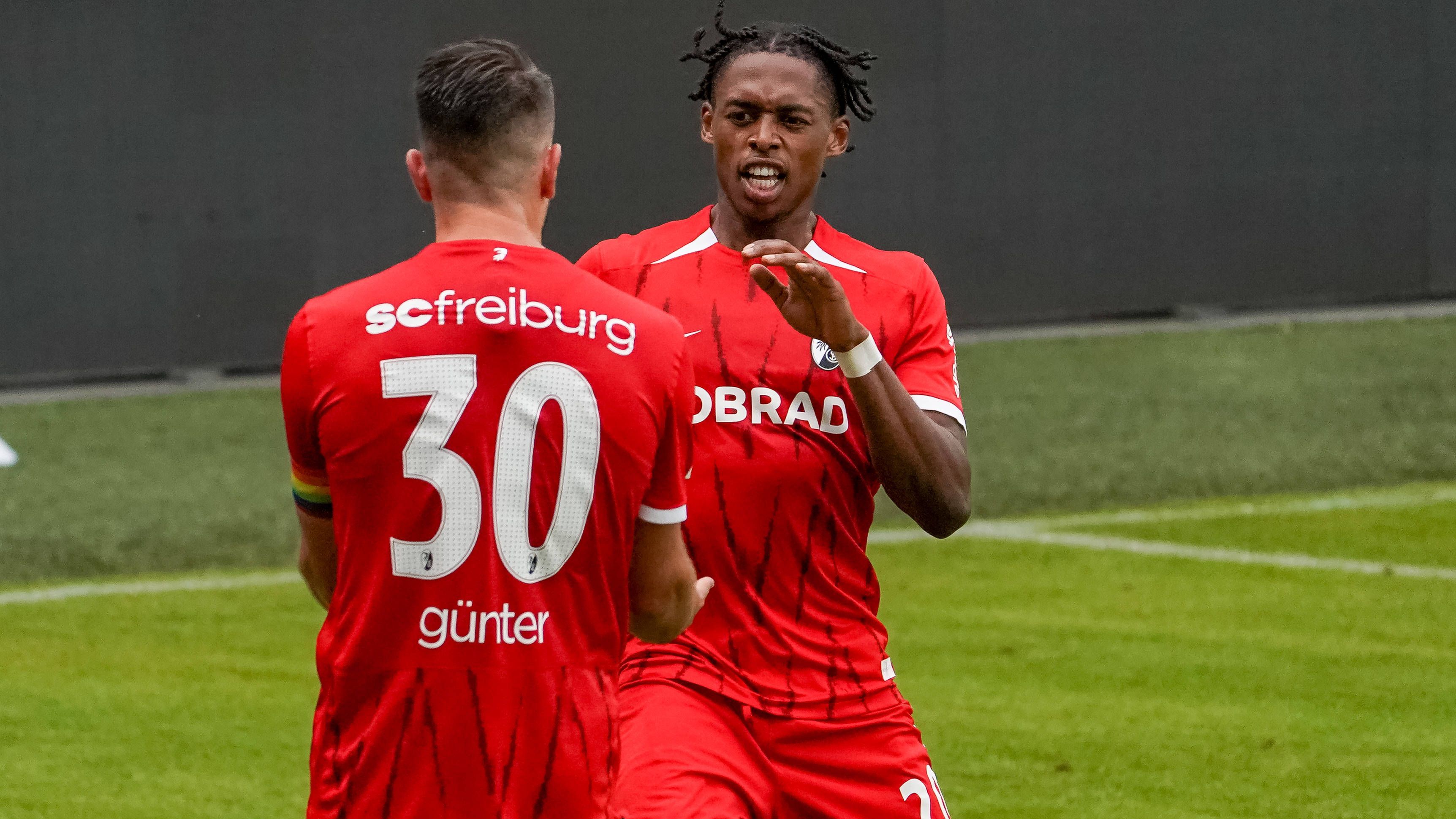 <strong>Platz 12 (geteilt): SC Freiburg</strong><br>Preis: 84,95 Euro<br>Vergleich zum Vorjahr: +5 Euro<br>Ausrüster: Nike