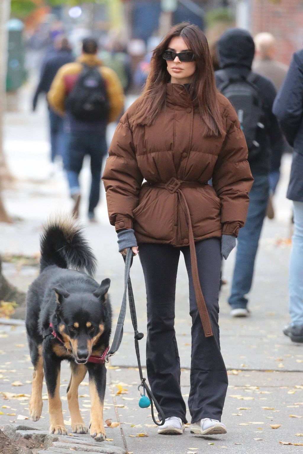 Daunenjacken So Trägt Emily Ratajkowski Die Jacke Im Winter