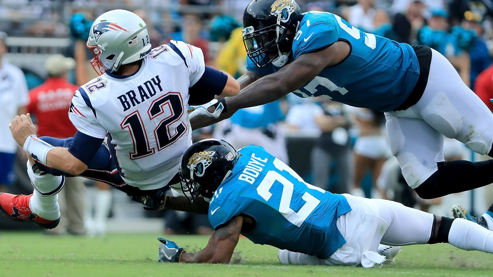 
                <strong>Jacksonville Jaguars</strong><br>
                Tom Brady vs. Jacksonville Jaguars: 8 Siege, 1 Niederlage
              