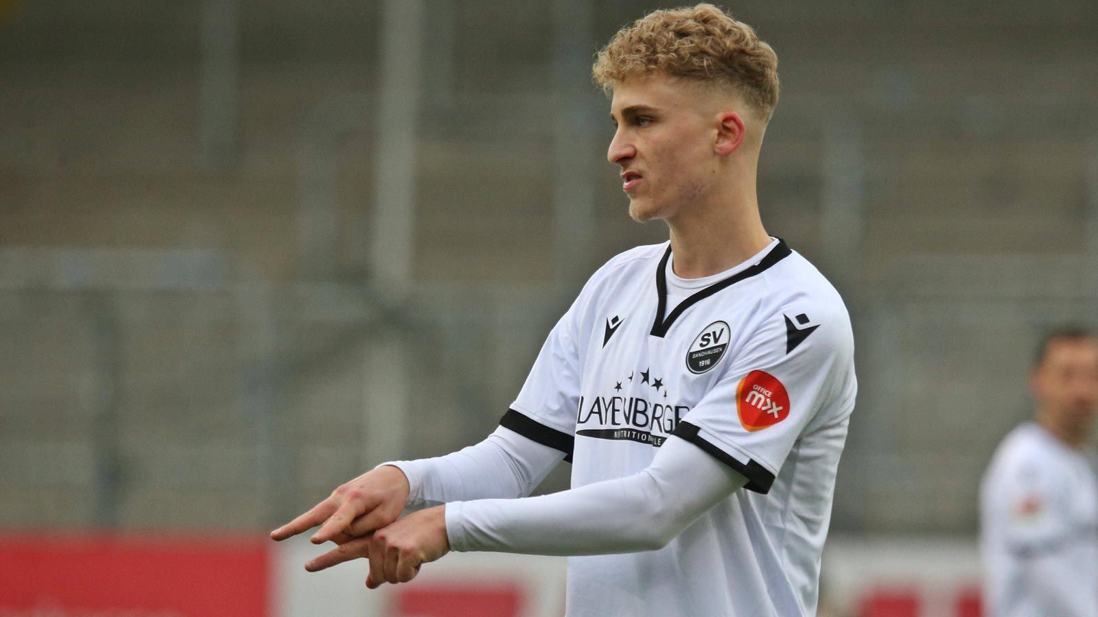 
                <strong>SpVgg Greuther Fürth</strong><br>
                Ein verliehener Spieler: Nils Seufert (Foto/ SV Sandhausen)Drei ausgeliehene Spieler: Adrian Fein (FC Bayern München), Luca Itter (SC Freiburg) und Jessic Ngankam (Hertha BSC)
              