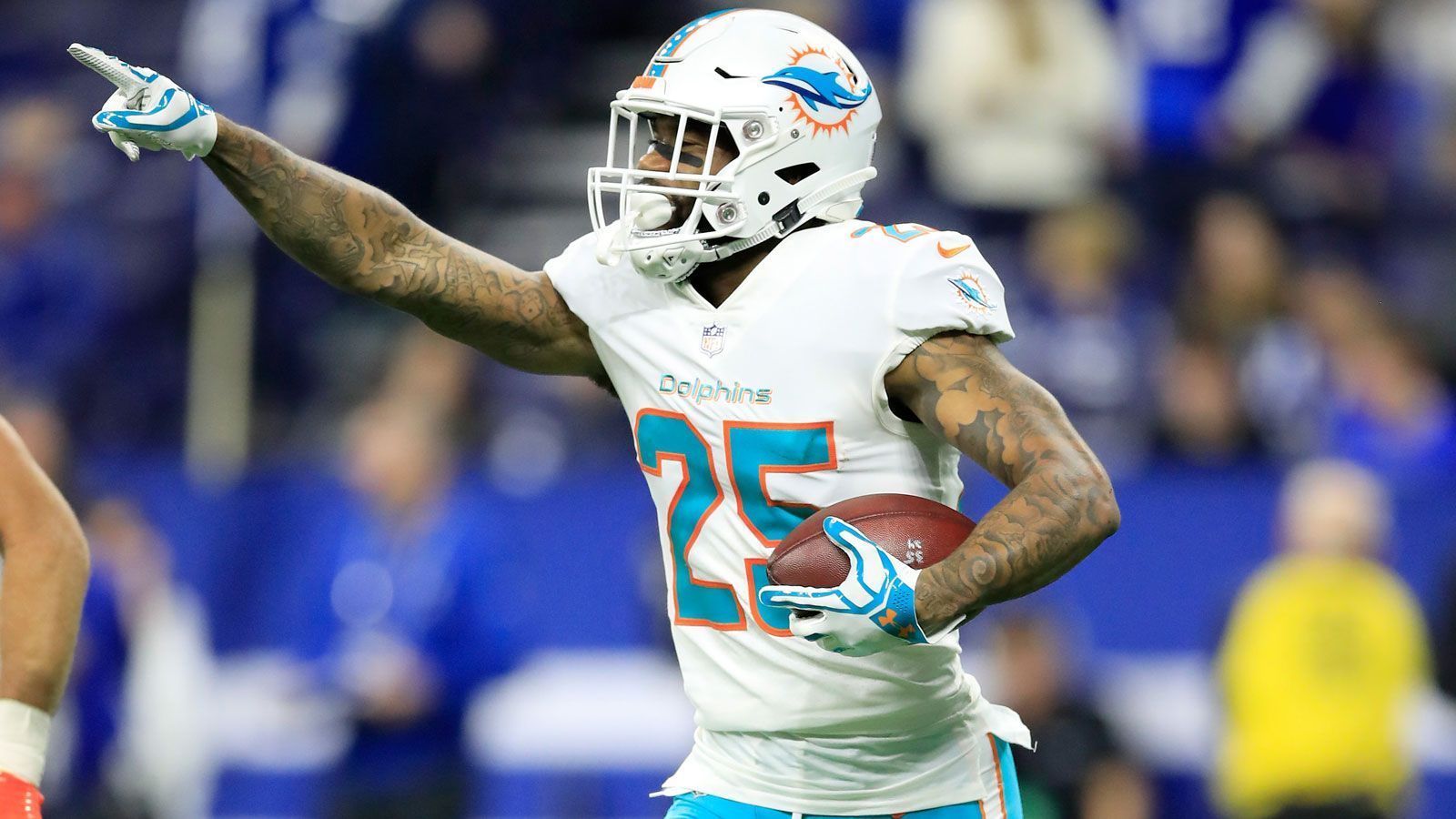 
                <strong>1 - Miami Dolphins</strong><br>
                Xavien Howard (Cornerback)
              