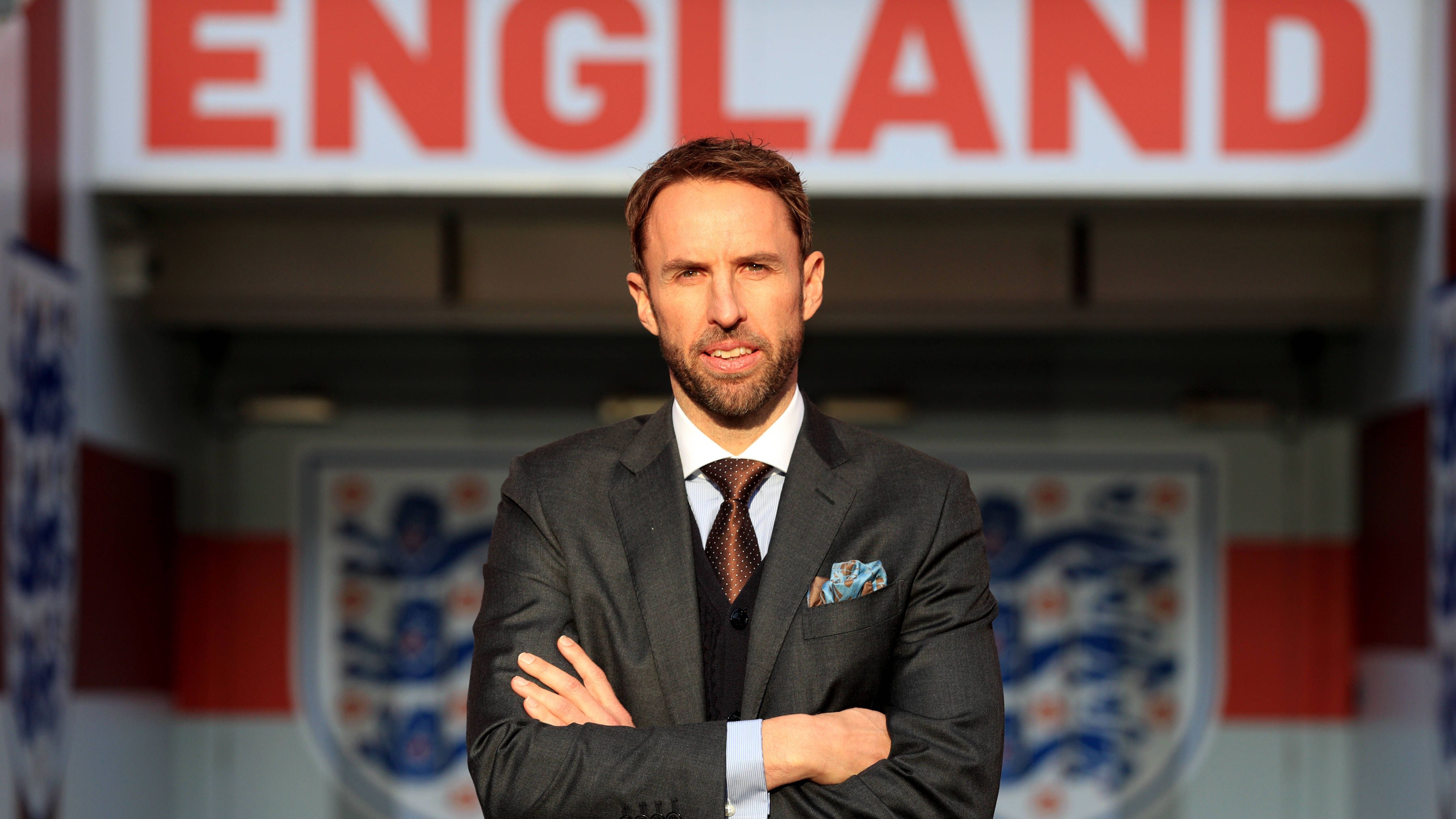 <strong>Gareth Southgate tritt zurück - wer wird sein Nachfolger?</strong> <br>Auch wenn der englische Fußballverband FA gerne mit Southgate weitergearbeitet hätte, soll nun eine neue Ära der "Three Lions" beginnen - mit dem Ziel, endlich den ersten Titel seit 1966 zu gewinnen. <em><strong>ran</strong></em> zeigt, wer Southgates Nachfolger werden könnte und über welche Namen bereits spekuliert wird.