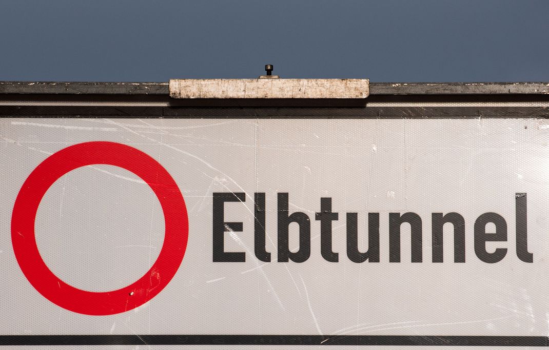 Nach einem Brand ist der Elbtunnel wieder freigegeben.