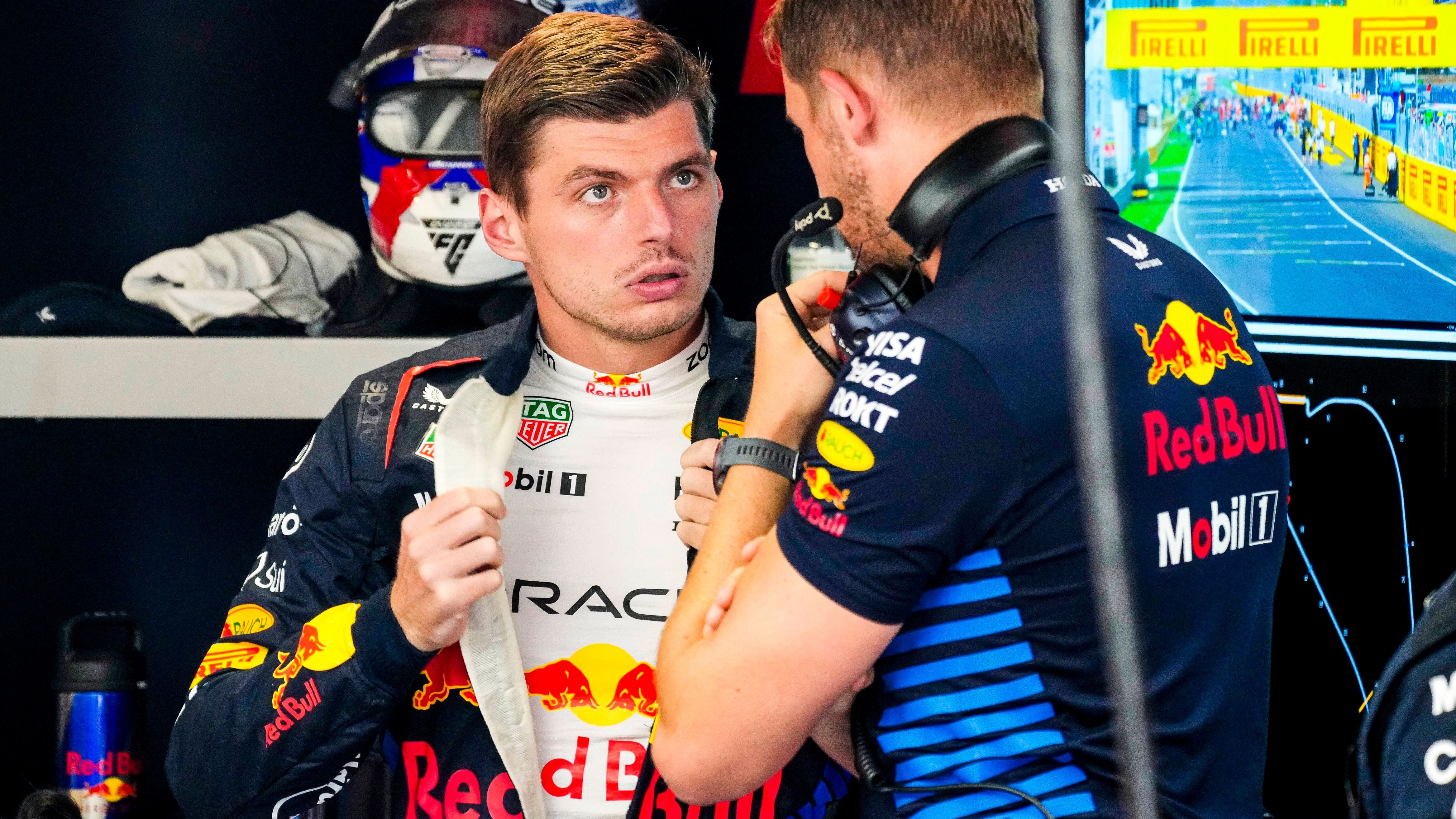 <strong>Verlierer: Max Verstappen</strong><br>Sechstes Rennen in Folge ohne Sieg für Verstappen. Zuletzt war der Red-Bull-Pilot in Barcelona Mitte Juni erfolgreich. Vom Podium war der Niederländer in Monza weit weg. Als "Monster" bezeichnete der Sechstplatzierte seinen Boliden in Monza. Immerhin: 62 Punkte Vorsprung hat er noch auf Lando Norris, doch dieser schwindet immer mehr.