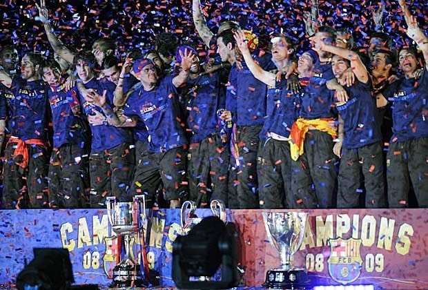 
                <strong>2009: FC Barcelona</strong><br>
                Unter Pep Guardiola gewinnt der FC Barcelona bereits 2009 das Triple. Die Katalanen feiern im CL-Finale gegen Manchester United einen souveränen und nie gefährdeten Sieg.
              