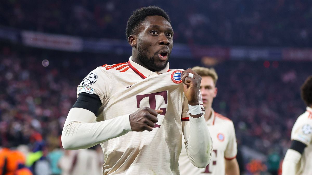 Torjubel von Alphonso Davies 19 (FC Bayern Muenchen) zum Ausgleich 1:1, FC Bayern Muenchen vs. Celtic Glasgow, Fussball, Champions League, Play offs, Rueckspiel, 18.02.2025 Muenchen Bayern Deutschl...