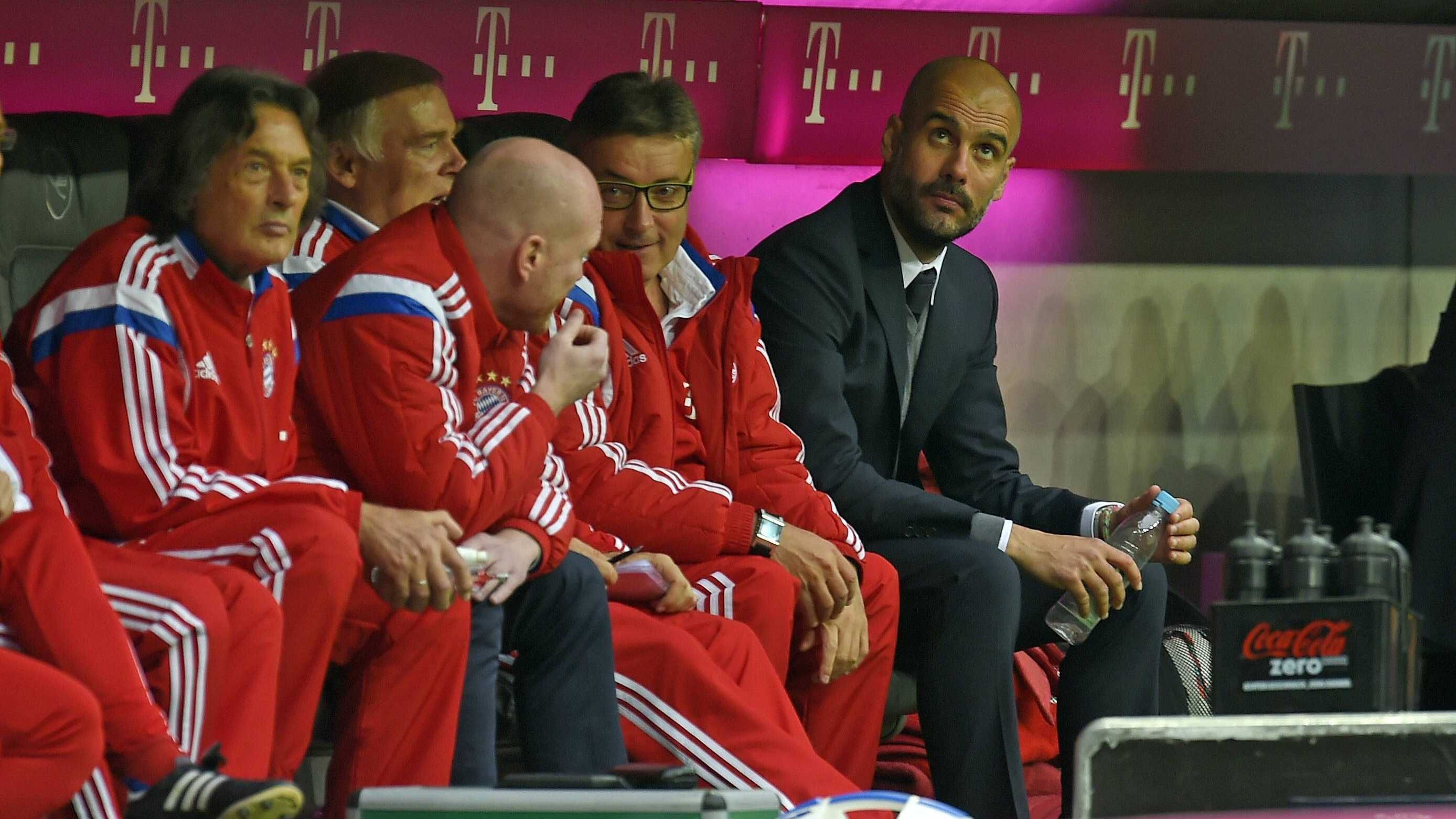
                <strong>Müller-Wohlfahrt: "Mensch mit einem schwachen Selbstbewusstsein"</strong><br>
                Nach zwischenzeitlich 38 Jahren trat Müller-Wohlfahrt von seinem Amt als Team-Arzt beim FC Bayern zurück. Am Ende krachte es gewaltig: "Ich halte Pep Guardiola für einen Menschen mit einem schwachen Selbstbewusstsein, der alles dafür tut, um andere darüber hinwegzutäuschen. Er scheint deshalb in ständiger Angst zu leben, nicht so sehr vor Niederlagen, sondern viel mehr vor dem Verlust von Macht und Autorität." 
              