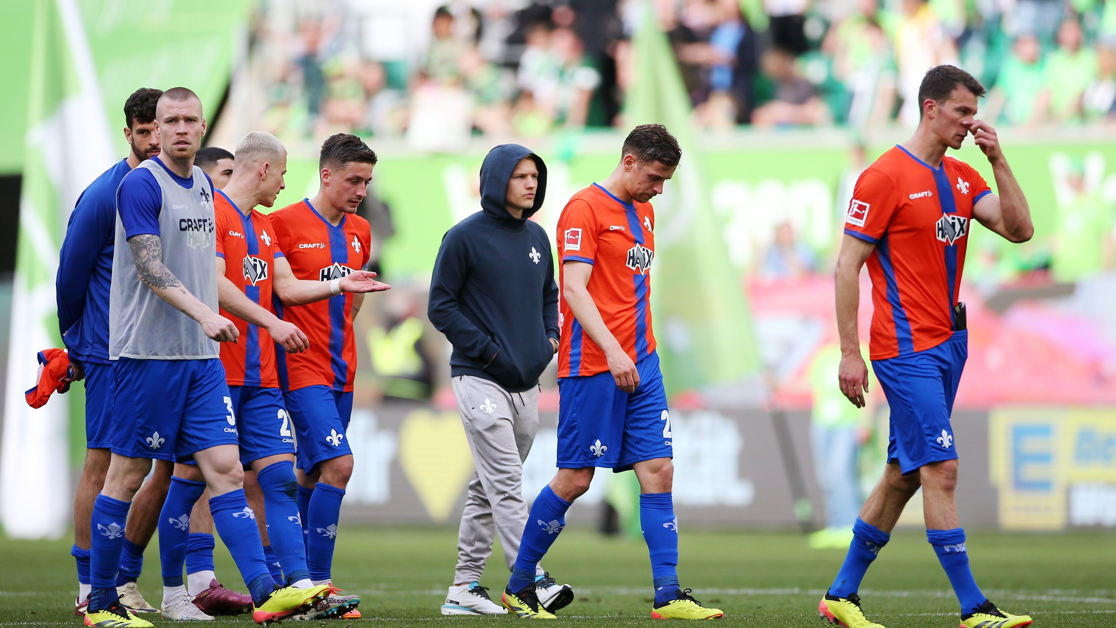 <strong>SV Darmstadt 98 (Deutschland)</strong><br>Für die "Lilien" geht es nach einem Jahr in der Bundesliga direkt wieder runter. Darmstadts Abstieg war schon nach dem 31. Spieltag besiegelt. Bis zum rechnerisch sicheren Abstieg gewann Darmstadt nur drei Bundesliga-Partien.&nbsp;