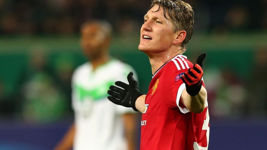 
                <strong>Bastian Schweinsteiger (Manchester United)</strong><br>
                Die europäischen Wettbewerbe werden in dieser Saison ohne Weltmeister Bastian Schweinsteiger stattfinden. Nachdem United-Coach Jose Mourinho Schweinsteigers Hoffnung durch die Nominierung in den Premier-League-Kader geschürt hat, ist die Nicht-Berücksichtigung im Europa-League-Kader ein erneuter Rückschlag. In der Gruppenphase gegen Feyenoord, Fenerbahce und Zorya ist Schweinsteiger nicht dabei.
              