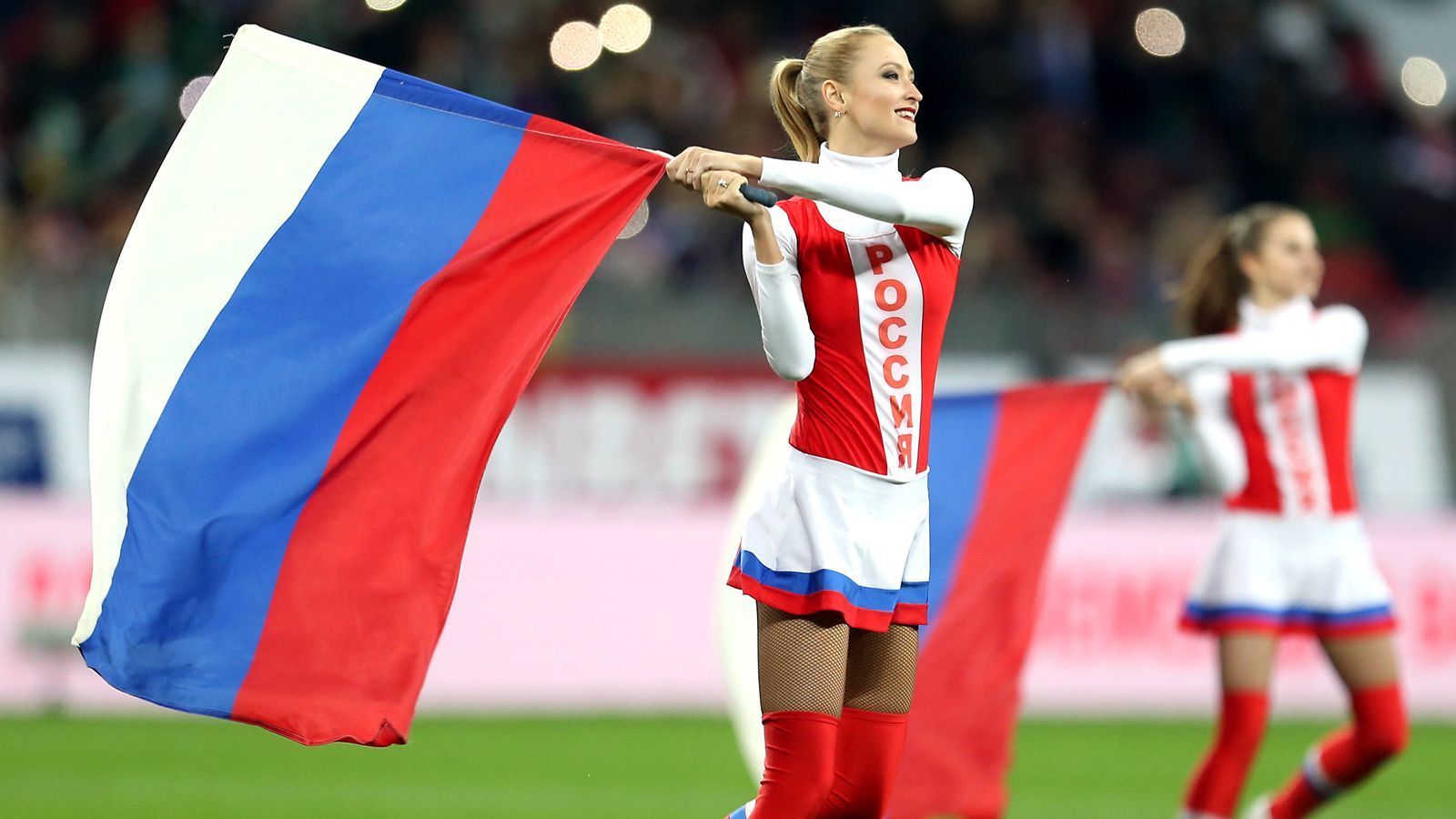 
                <strong>2028 und 2032: Russland</strong><br>
                Trotz der aktuellen, dramatischen Umstände und Sanktionen der FIFA und UEFA gegen das Land hat sich Russland als Gastgeber für die Europameisterschaften 2028 und 2032 beworben. Fakt ist, die glorreichen Tage der russischen Nationalmannschaft sind lange her. Die erste Europameisterschaft 1960 gewannen die Russen (damals noch Sowietunuion), in der jüngeren Historie blieben die Erfolge jedoch aus.
              