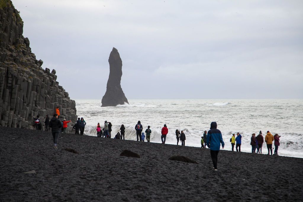 Tragödie am berühmten Strand Reynisfjara: Mädchen aus Deutschland in Island ertrunken