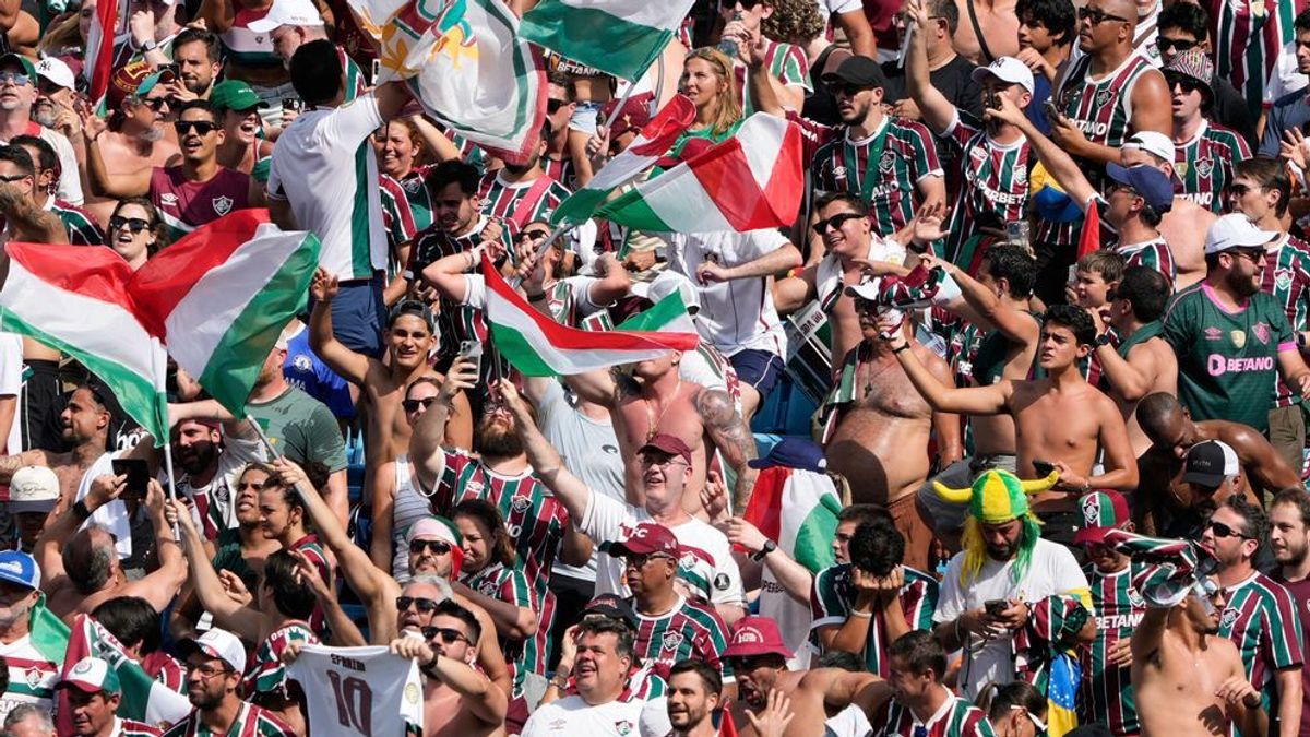 Fans des brasilianischen Vertreters Fluminense FC. Trotz kurzem Anreiseweg, haben viele abgelehnt zur Klub WM zu kommen. Warum? 