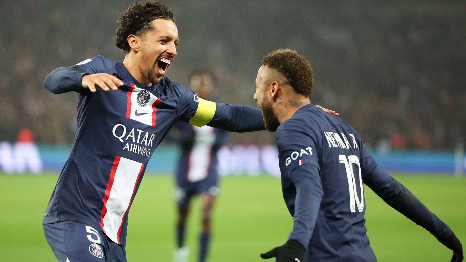 
                <strong>Platz 5: Paris Saint-Germain</strong><br>
                &#x2022; Gesamteinnahmen: 654 Millionen Euro<br>&#x2022; Kommerzielle Erlöse: 383 Millionen Euro (58 Prozent)<br>&#x2022; Medienerlöse: 139 Millionen Euro (22 Prozent)<br>&#x2022; Spieltagseinnahmen: 132 Millionen Euro (20 Prozent)<br>
              