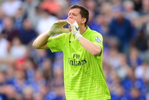 
                <strong>Wojciech Szczesny</strong><br>
                In Person von David Ospina bekam Wojciech Szczesny in diesem Sommer einen starken Konkurrenten. Bislang hat sich der Pole jedoch durchsetzen können. Stand bei allen vier Premier-League-Partien im Kasten des FC Arsenal. Ist besser im Rhythmus als Weidenfeller - 1:0 für die Londoner.
              