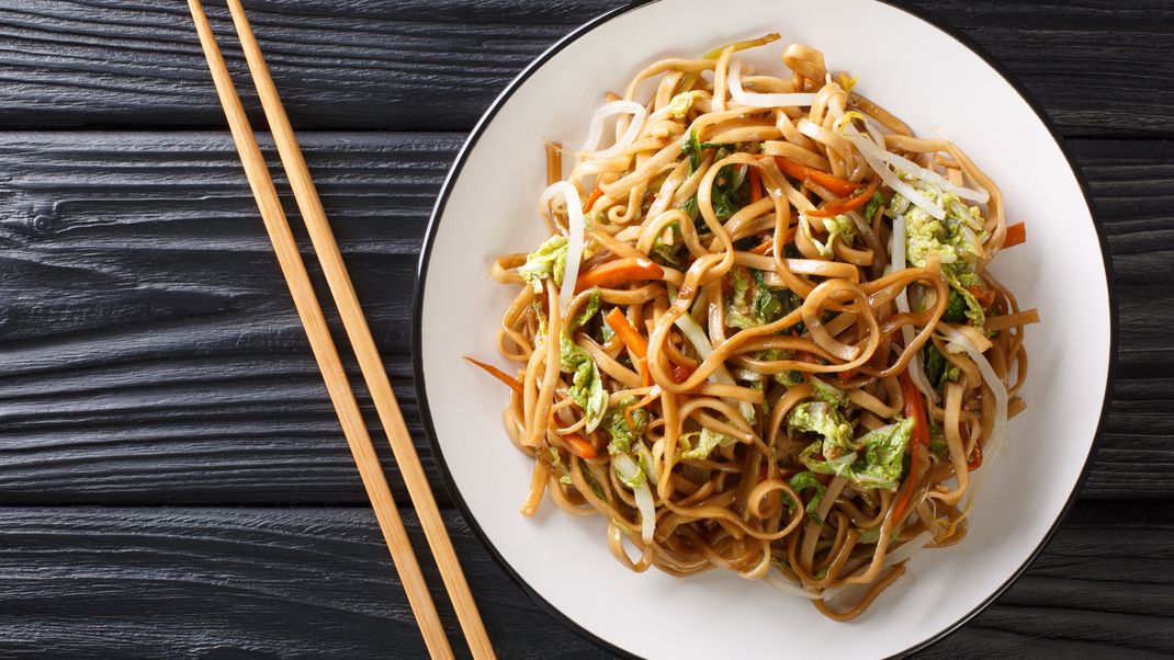 Schmecken wie direkt aus der Garküche, die himmlischen Chow Mein Nudeln.