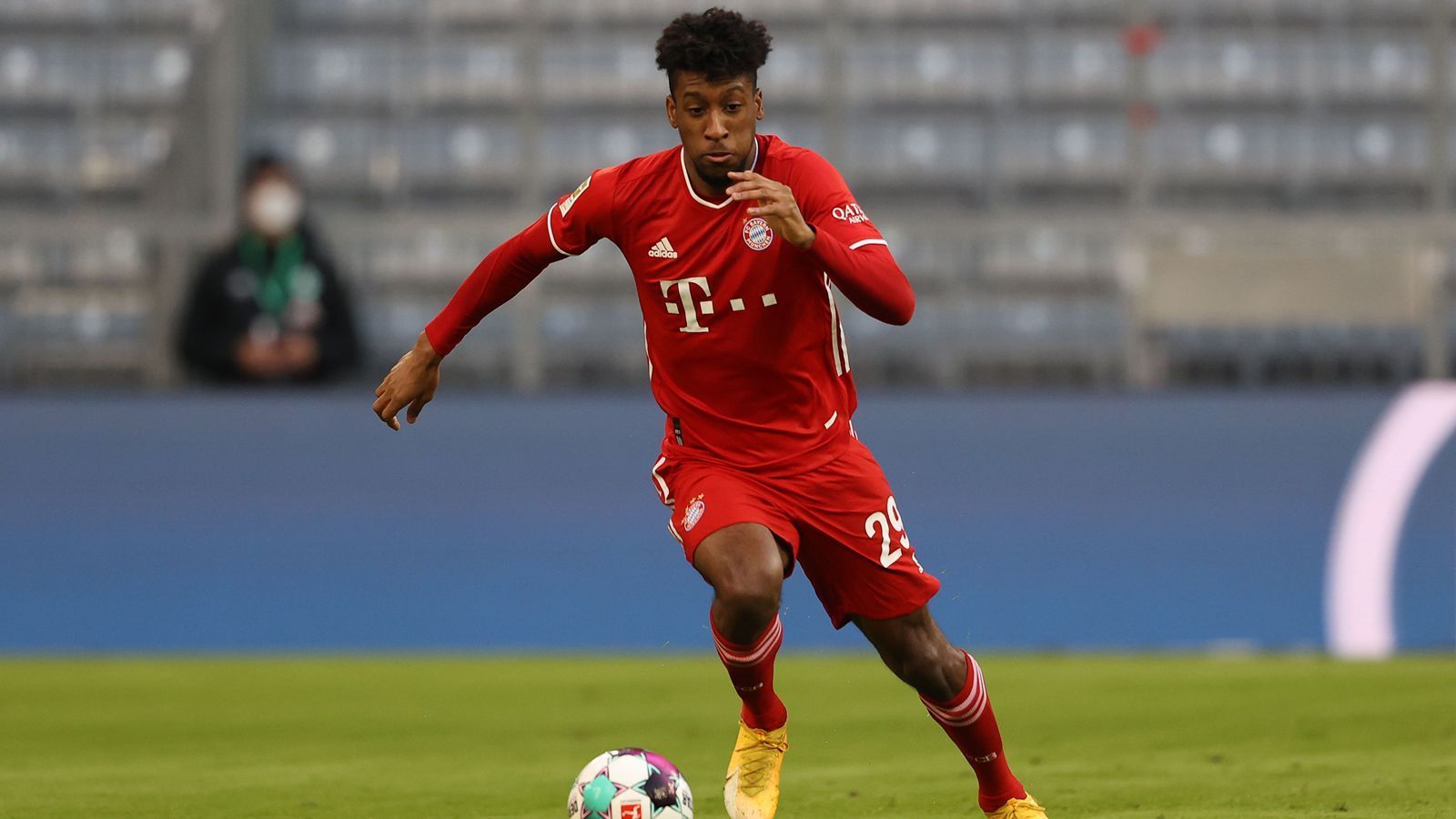 
                <strong>Kingsley Coman</strong><br>
                Steht zunächst im Schatten des besser im Spiel befindlichen Leroy Sane. Wird im Verlauf des Spiels aber immer besser und beschäftigt die BVB-Abwehr. Holt kurz vor der Pause den Elfmeter raus. Wird nach einer laufintensiven Partie ein knappe halbe Stunde vor Schluss gegen Gnabry ausgewechselt. ran-Note: 2
              