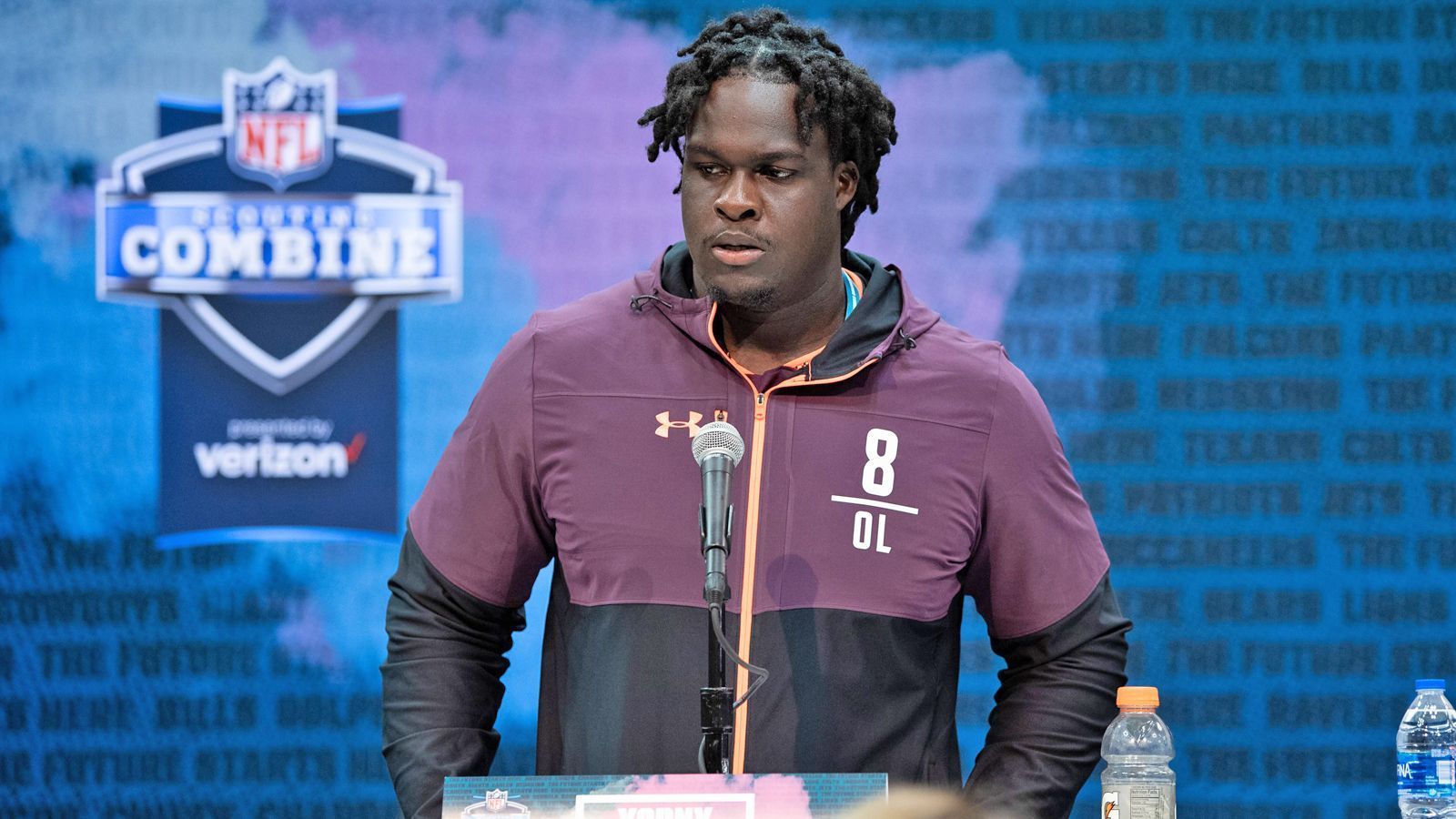 
                <strong>Draft 2019, Pick 101: Yodny Cajuste</strong><br>
                Den 162. Pick aus dem Trade mit den Chicago Bears tradeten die Patriots dann im Paket mit einem weiteren für die Picks 101 und 133. Für die Nummer 101 schnappte man sich Offensive Tackle Yodny Cajuste…
              