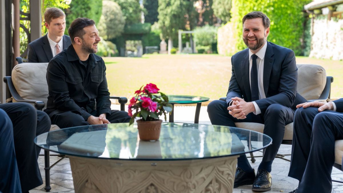 Präsident Selenskyj setzt im Ukraine-Krieg trotz der zögerlichen Haltung von US-Präsident Trump weiter auf die USA als Friedensvermittler. 