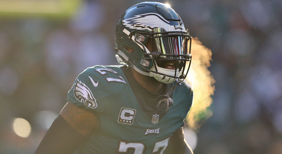 
                <strong>Malcolm Jenkins - Strong Safety</strong><br>
                Last but not least: Malcolm Jenkins. Der 30-Jährige wurde in dieser Saison zum zweiten Mal nach 2015 in den Pro Bowl gewählt. Kein Wunder: in allen Spielen gestartet, 84 Tackles, ein Quarterback-Sack, ein Forced Fumble, ein geblocktes Field Goal, acht verteidigte Pässe, zwei Interceptions - Jenkins war überall! Und er hat Super-Bowl-Erfahrung: 2010 gewann er die Vince Lombardi Trophy mit den Saints, von denen er im Jahr zuvor an Position 14 gedraftet wurde. Seit 2014 ist er bei den Eagles und verpasste in vier Spielzeiten keine einzige Partie. Neben dem Football ist der Safety auch gemeinnützig aktiv: Die Malcolm-Jenkins-Stiftung setzt sich für die Charakterentwicklung von Jugendlichen ein. Jenkins ist neben Brandon Graham der andere der beiden Defensive Captains der Eagles.
              