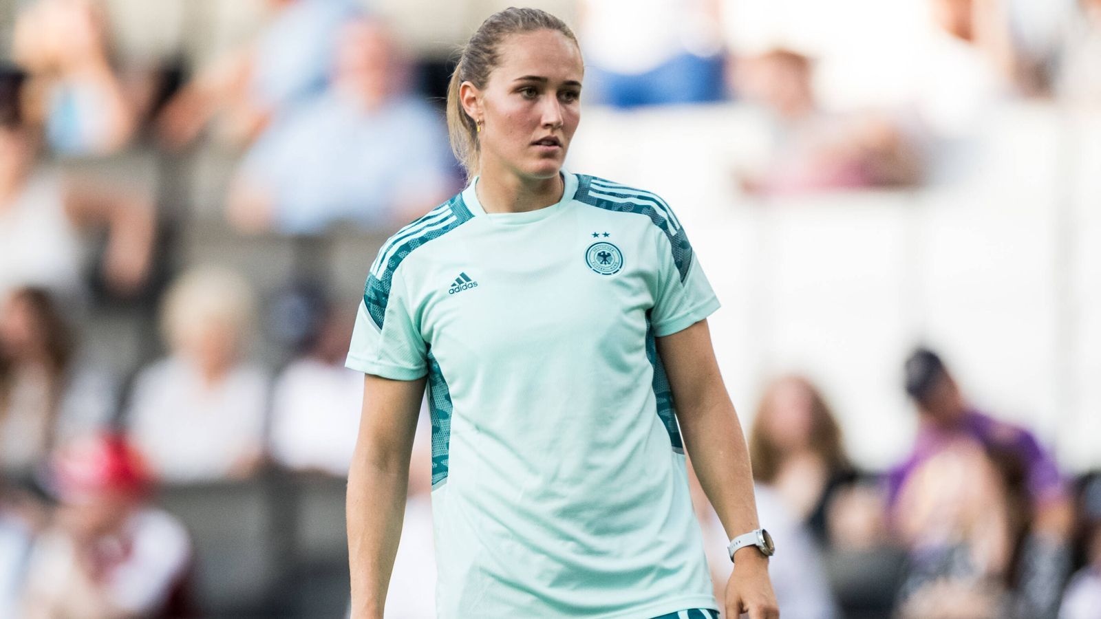 
                <strong>Sydney Lohmann</strong><br>
                Die Mittelfeldspielerin des FC Bayern kommt in der 73. Minute für die etwas müde werdende Däbritz ins Spiel und verpasst bei einer scharfen Flanke von Gwinn knapp den Ball. Mit ihrem dynamischen Antritt ist sie maßgeblich am Ausgleich von Magull beteiligt. ran-Note: 2
              