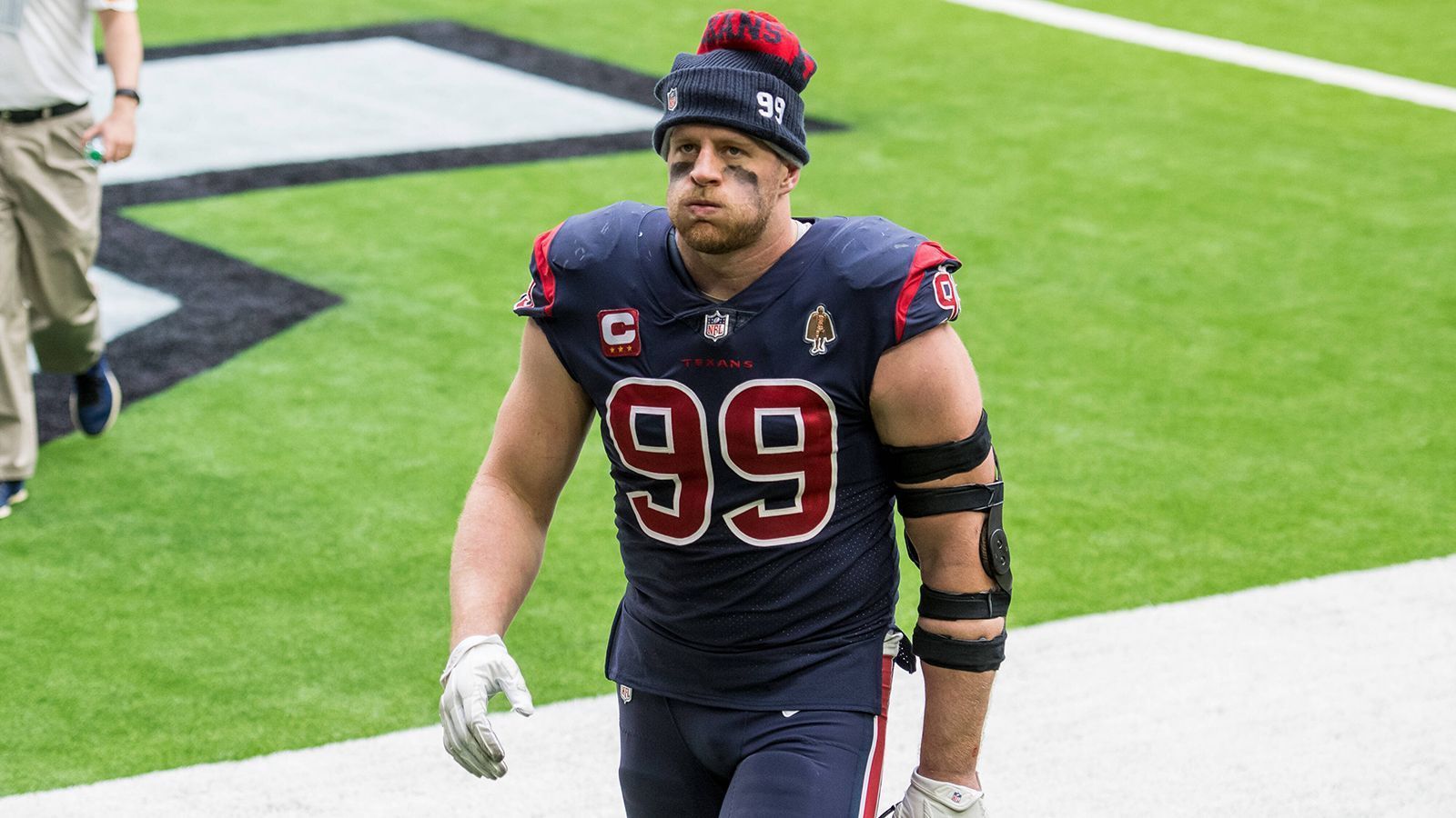 <strong>11. Pick: Houston Texans - J.J. Watt (Defensive End, Wisconsin)</strong><br>J.J. Watt ist Dominanz pur. Bereits in seiner zweiten Saison lehrte er Gegner das Fürchten und verzeichnete mit 20,5 Sacks sowie 39 Tackles für Raumverlust ligaweite Bestmarken, was er 2015 wiederholte. Watt wurde dreimal bester Defense-Spieler der NFL, gewann 2017 außerdem den Walter Peyton Man of the Year Award für sein soziales Engagement.