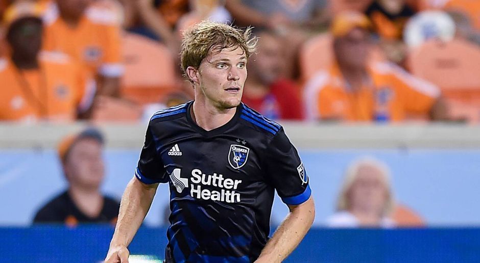 
                <strong>Mittelfeld: Florian Jungwirth (San Jose Earthquakes)</strong><br>
                Obwohl Florian Jungwirth mit den San Jose Earthquakes sang und klanglos aus den Playoffs ausgeschieden ist, überzeugte er in seiner Debütsaison in der MLS. Seit Februar 2017 ist er in Übersee aktiv und machte insgesamt 34 Spiele für die 'Earthquakes'. Beim SV Darmstadt war er im defensiven Mittelfeld ebenso Stammspieler - auch in der letzen Bundesliga-Saison der Lilien.
              