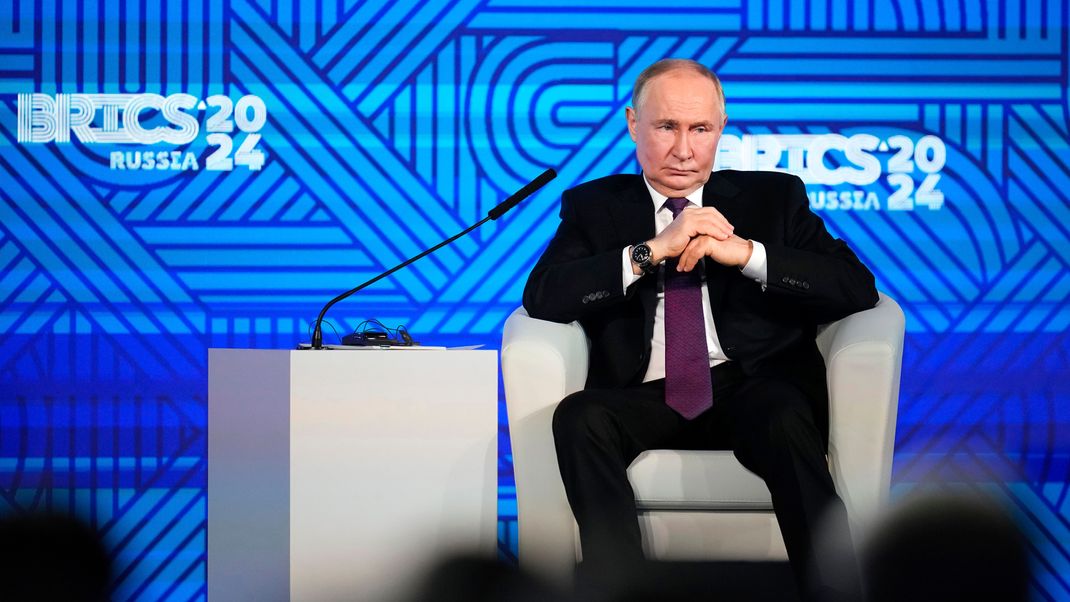 Der russische Präsident Wladimir Putin nimmt am BRICS-Wirtschaftsforum teil. 