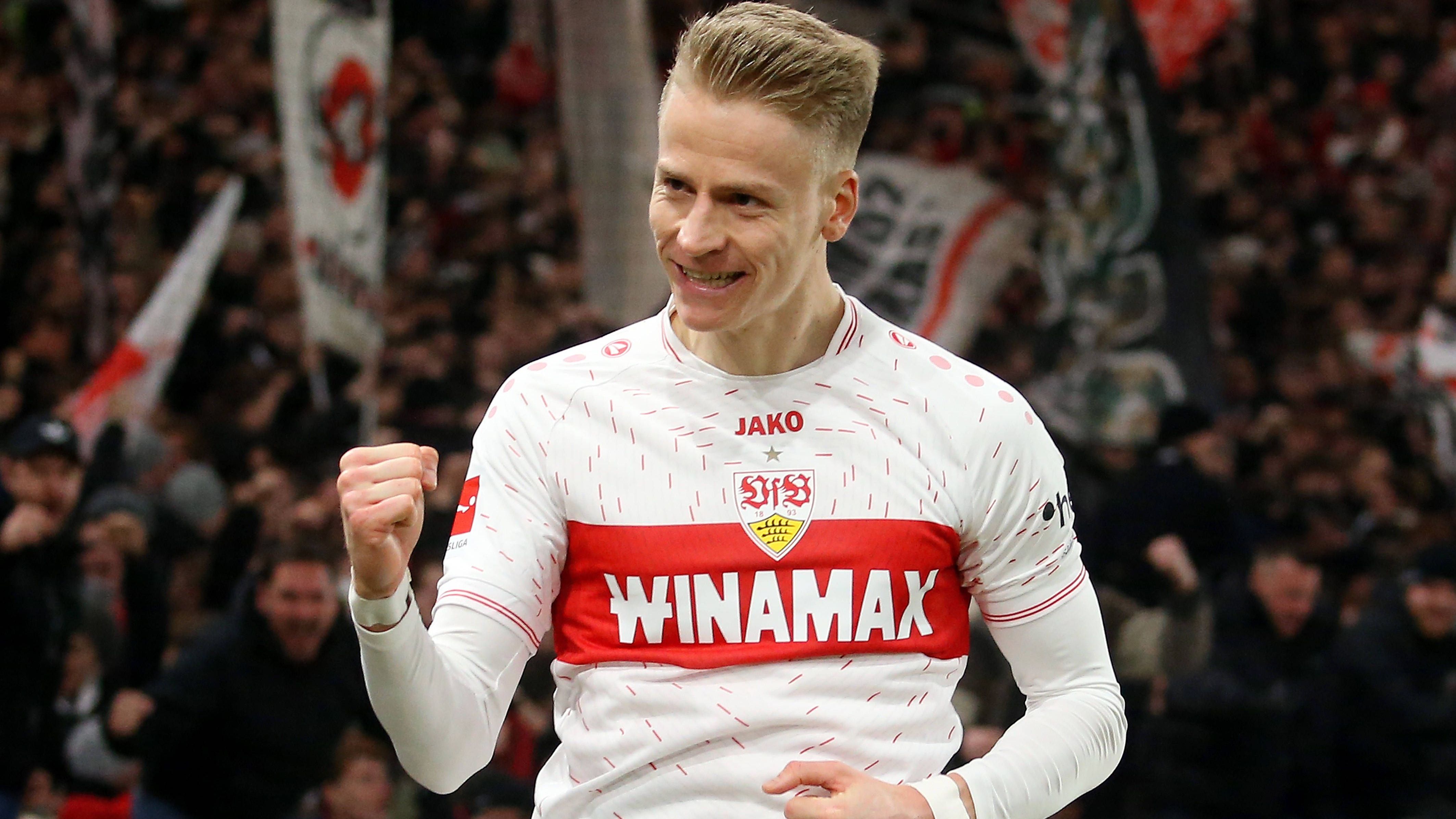 <strong>Bank (Offensives Mittelfeld): Chris Führich (VfB Stuttgart)</strong><br>Ein klein wenig im Schatten von Guirassy steht in der Offensive des VfB Stuttgart Chris Führich. Aber auch der Neu-Nationalspieler hat großen Anteil am Höhenflug der Schwaben. Führich agiert ein klein wenig wie Wirtz bei Leverkusen, nur nicht ganz auf dessen Niveau. Neben fünf Treffern kommen auch fünf Assists auf sein Konto.