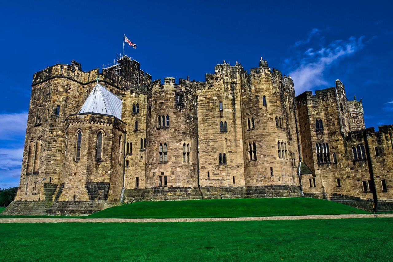 Das Alnwick Castle ist eines der größten bewohnten Schlösser in England. Es diente als Drehort für "Hogwarts" in den ersten zwei "Harry Potter"-Filmen.