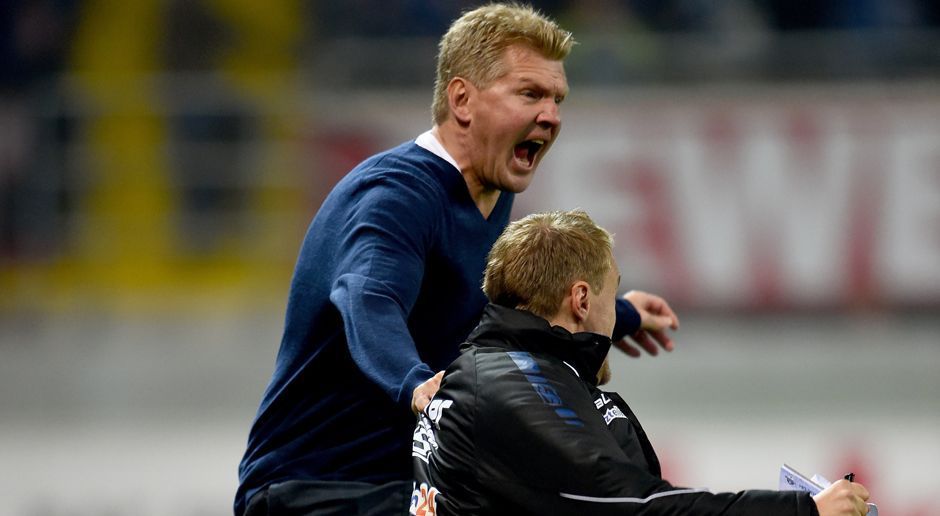 
                <strong>Stefan Effenberg (SC Paderborn)</strong><br>
                Sollte dem so sein, könnte sich Effenberg vielleicht freuen - und der Jubel bricht vulkanartig aus ihm heraus.
              