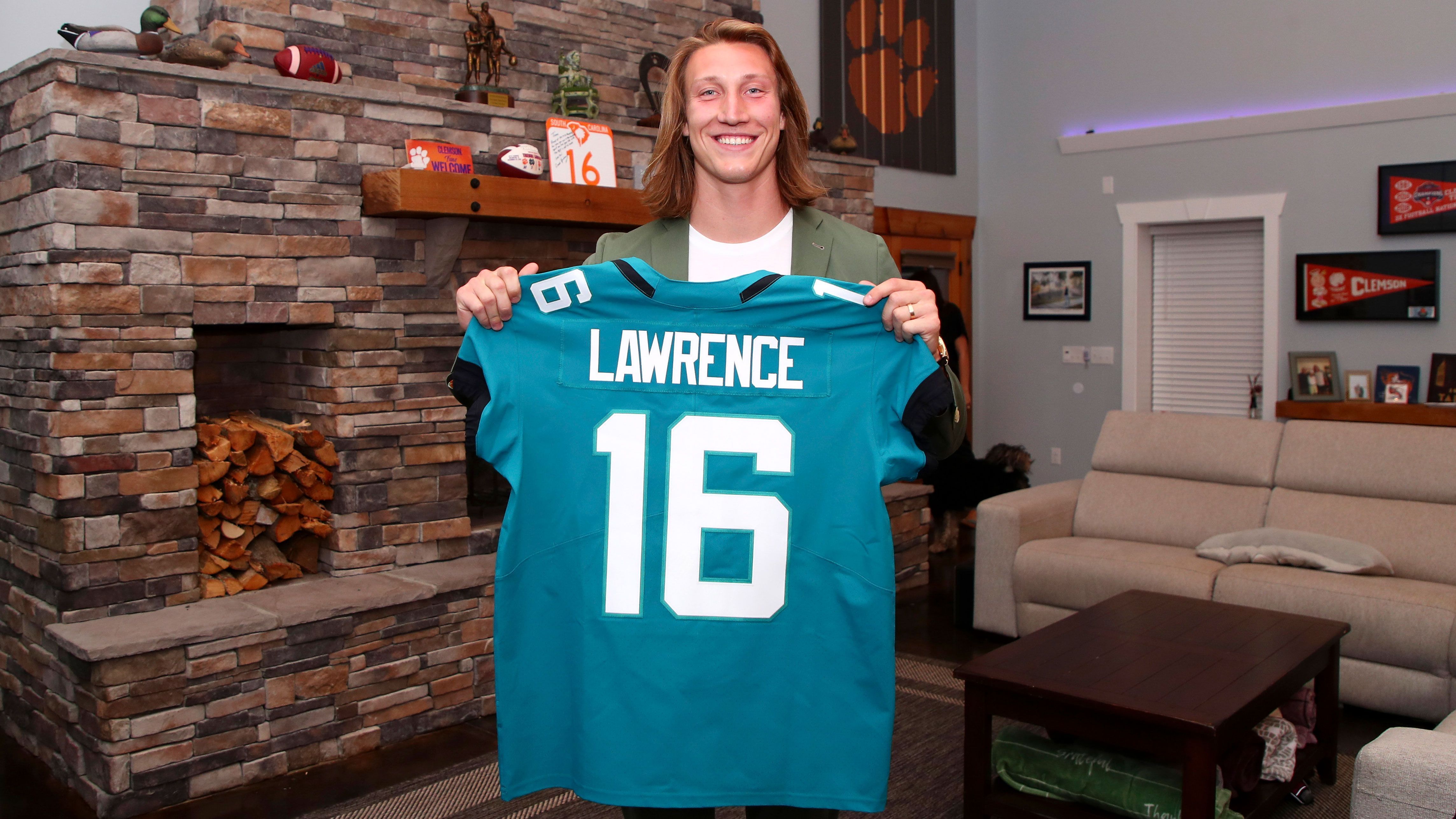 
                <strong>1. Pick - Trevor Lawrence (Quarterback, Jacksonville Jaguars)</strong><br>
                &#x2022; <strong>Vertrag unterschrieben: ja -</strong><br>&#x2022; Signing Bonus: 24.118.900 US-Dollar -<br>&#x2022; Gesamtgehalt: 36.793.488 US-Dollar -<br>
              