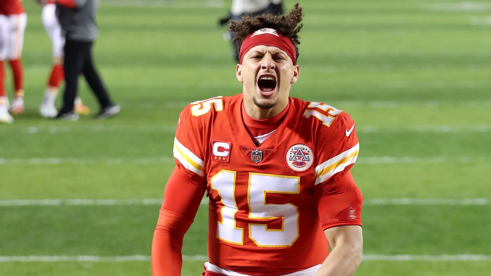 <strong>Die Top 10 aus 2021</strong><br>1. Patrick Mahomes (Kansas City Chiefs)<br>2. Aaron Donald (Los Angeles Rams)<br>3. Aaron Rodgers (Green Bay Packers)<br>4. Derrick Henry (Tennessee Titans)<br>5. Travis Kelce (Kansas City Chiefs)<br>6. Davante Adams (Green Bay Packers)<br>7. Tom Brady (Tampa Bay Buccaneers)<br>8. DeAndre Hopkins (Arizona Cardinals)<br>9. T. J. Watt (Pittsburgh Steelers)<br>10. Josh Allen (Buffalo Bills)